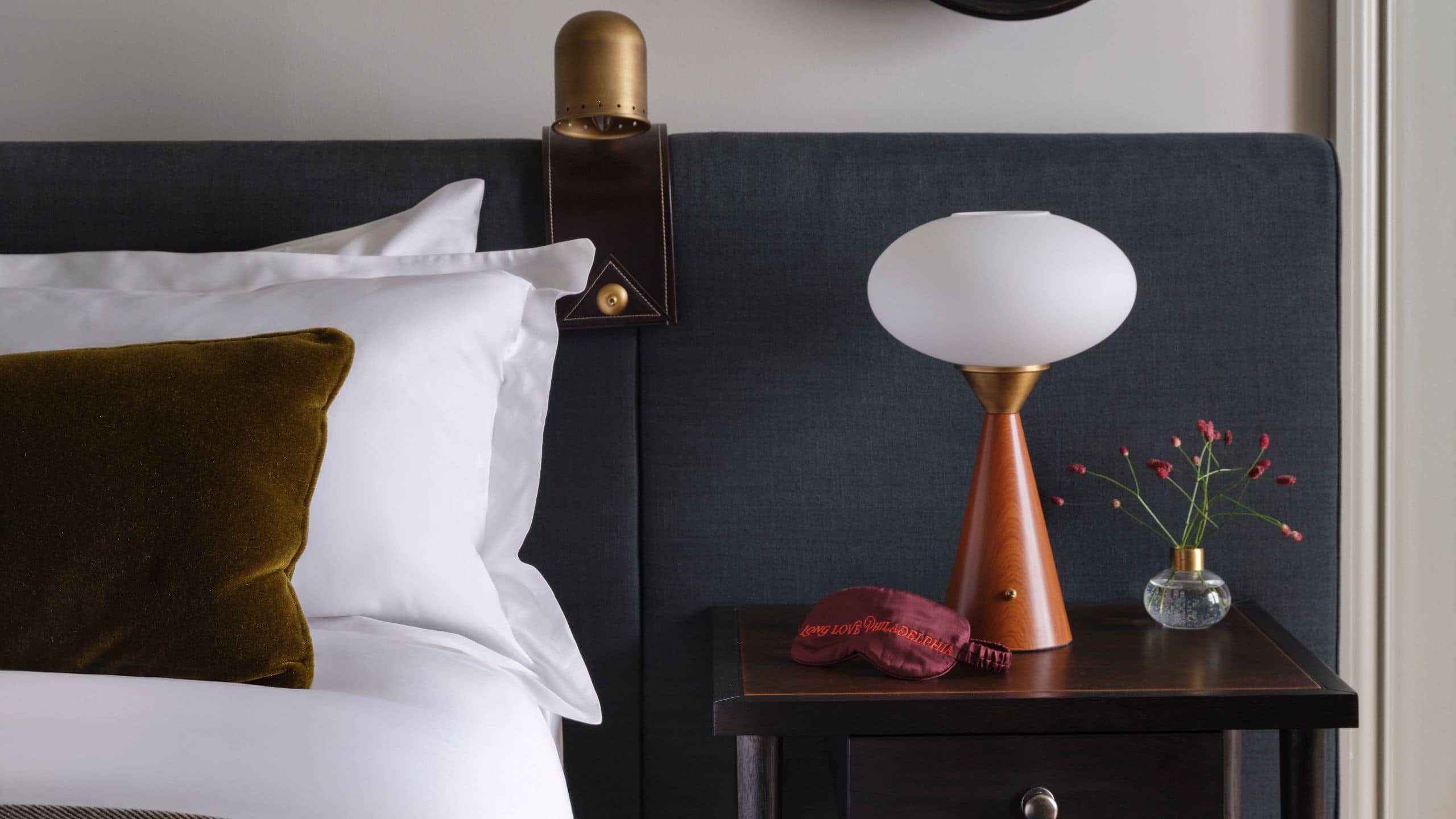 Two Queen Beds Deluxe With Accessible Tub - Image 6