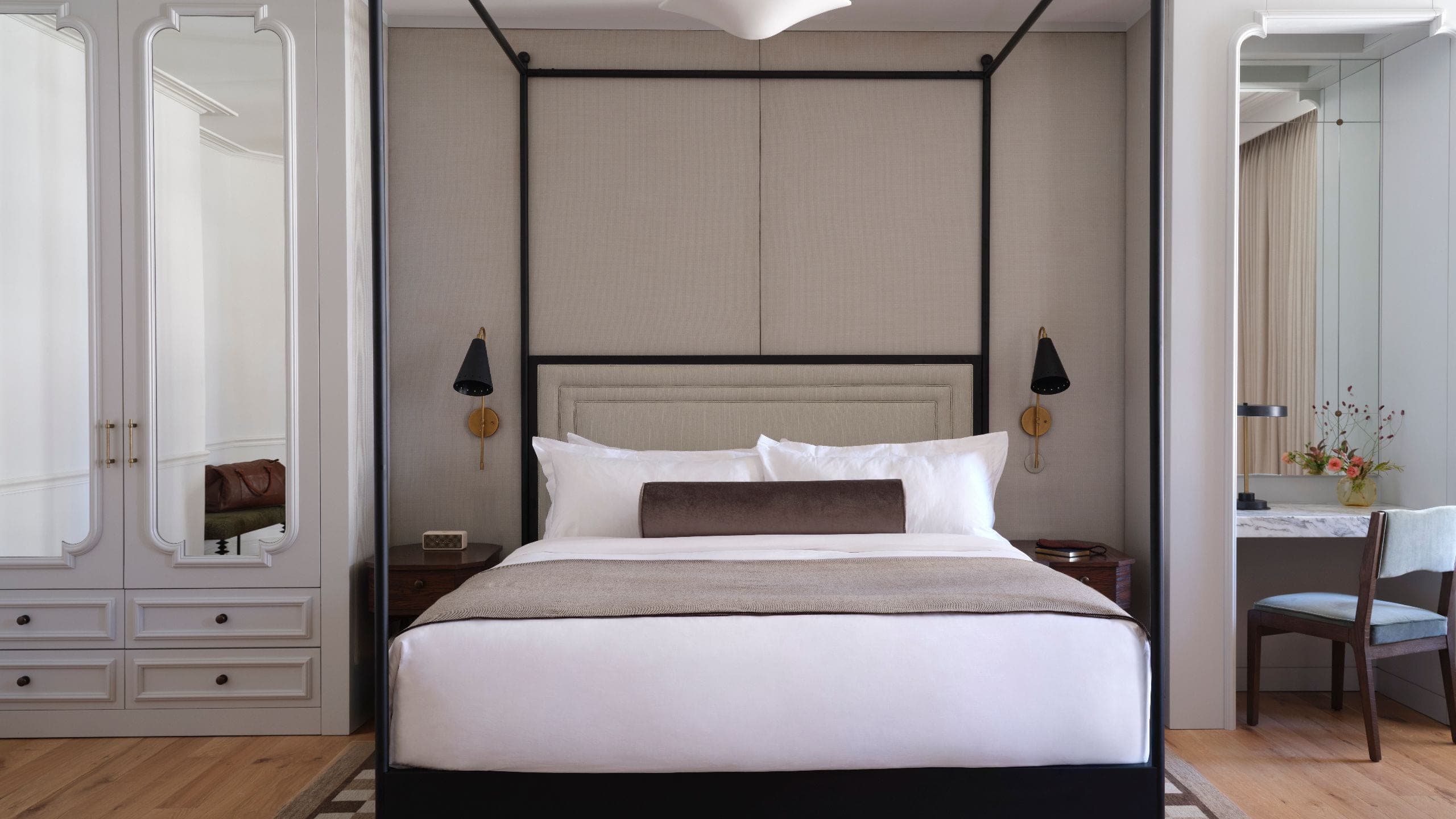 One Bedroom Corner Suite - Image 7