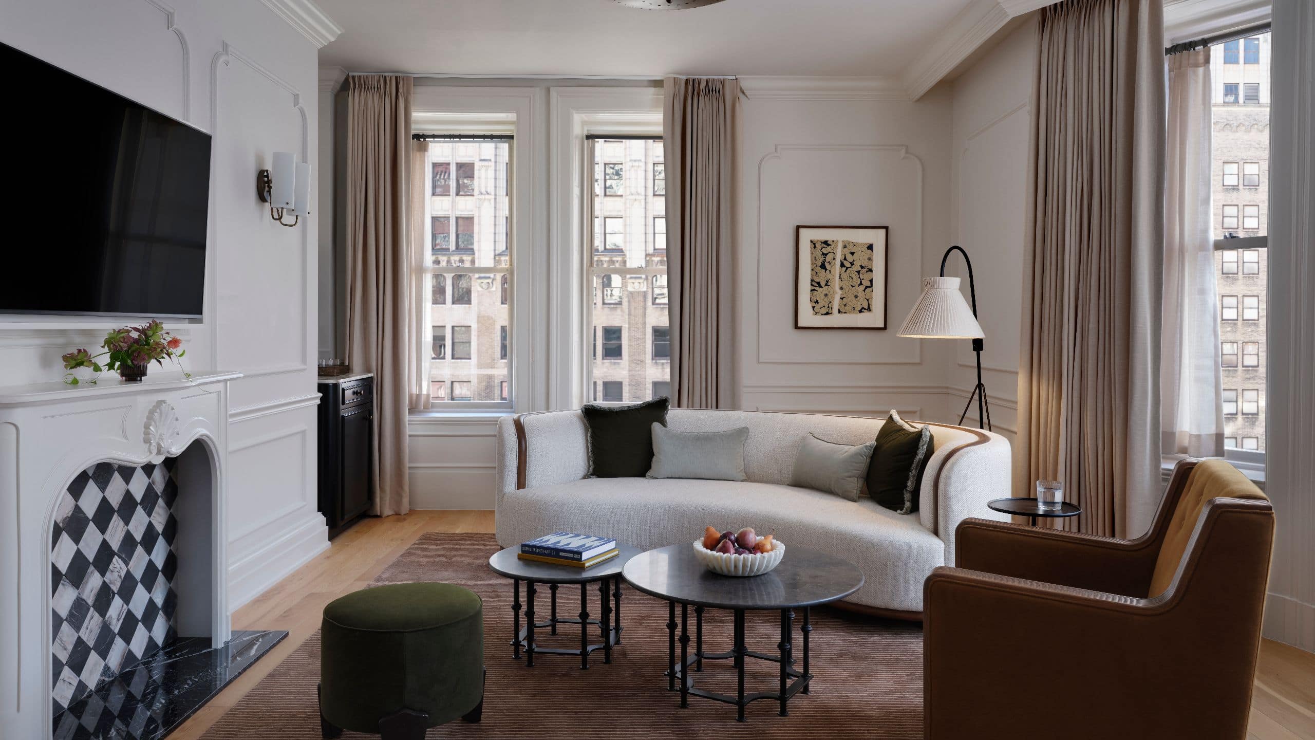 One Bedroom Corner Suite With Accessible Tub - Image 1