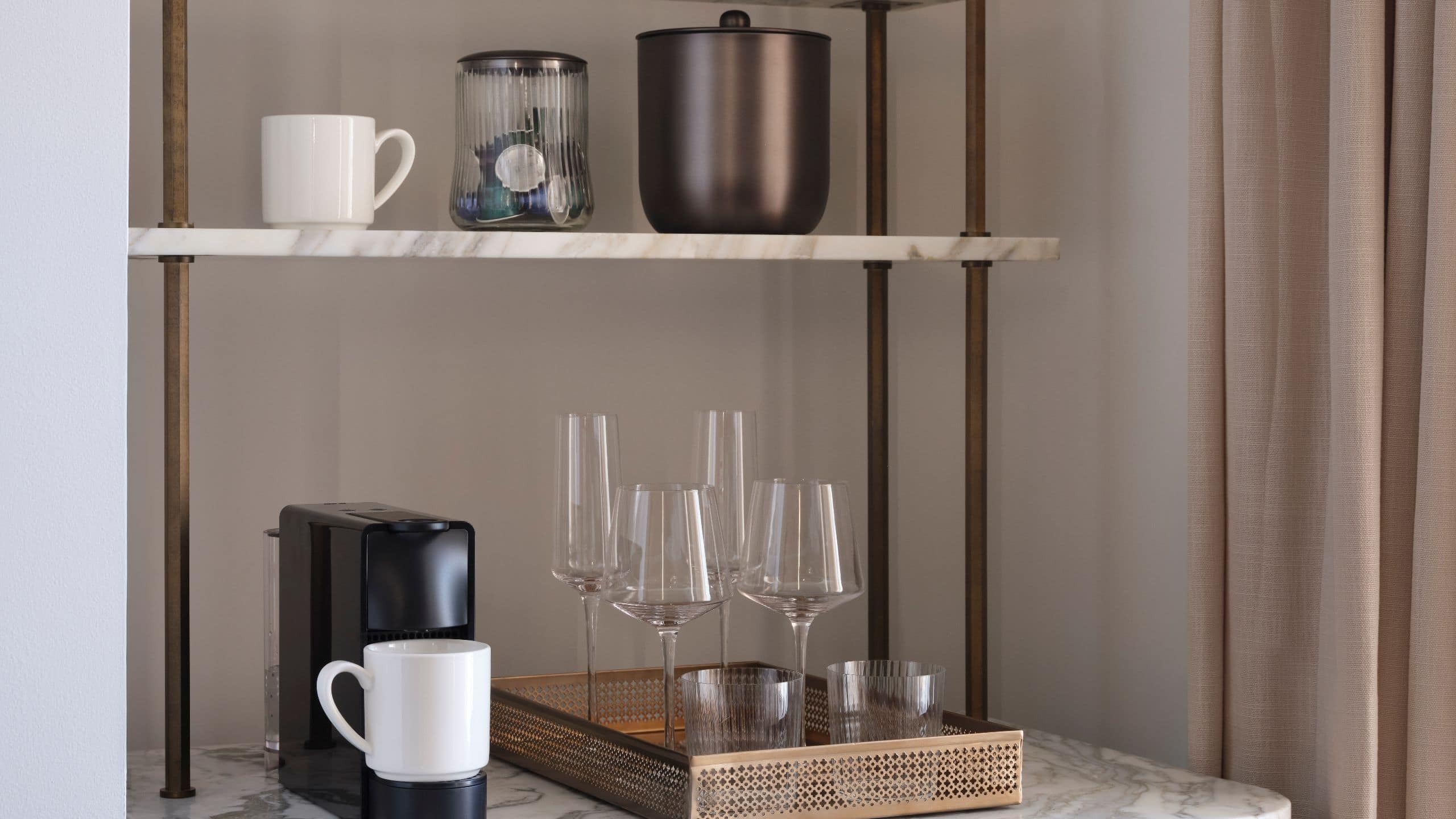 One Bedroom Corner Suite - Image 9