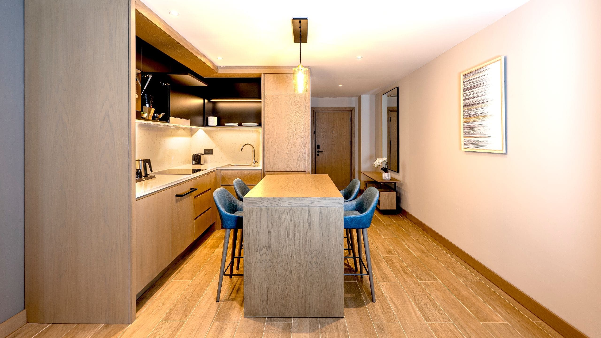 1 King Bed - Image 2