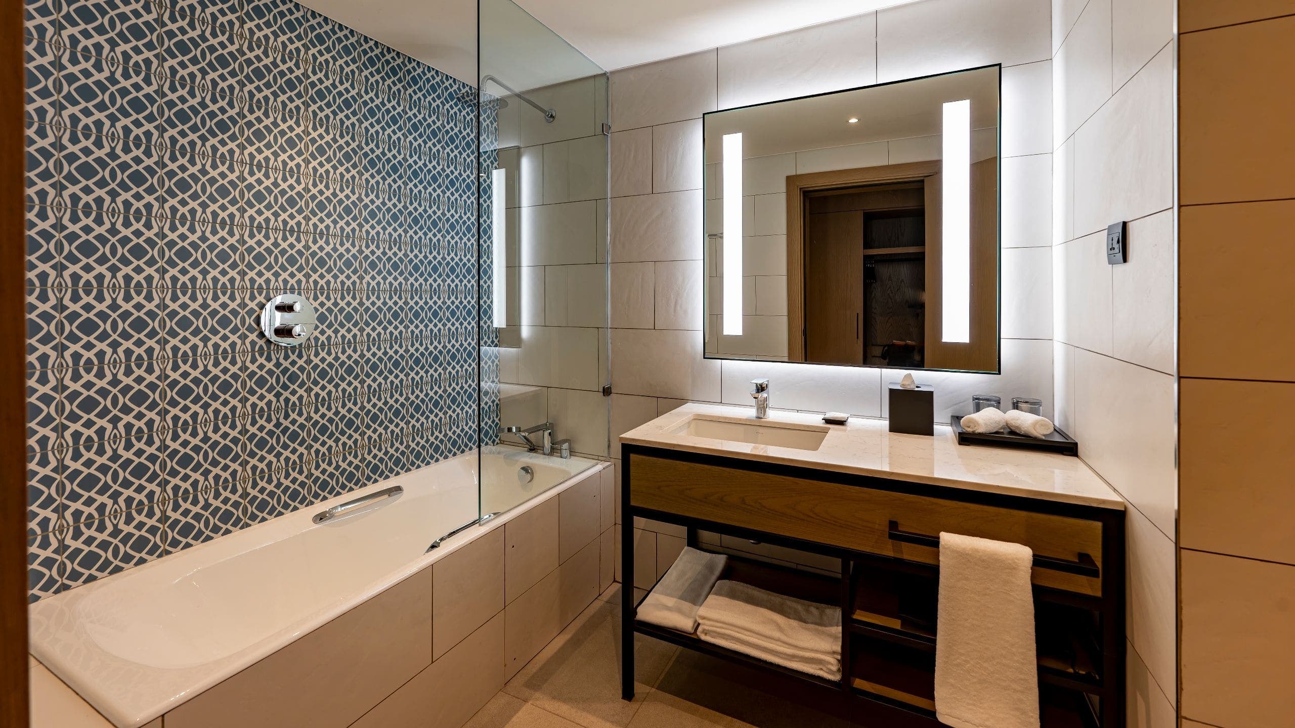 2 Twin Beds Deluxe - Image 1