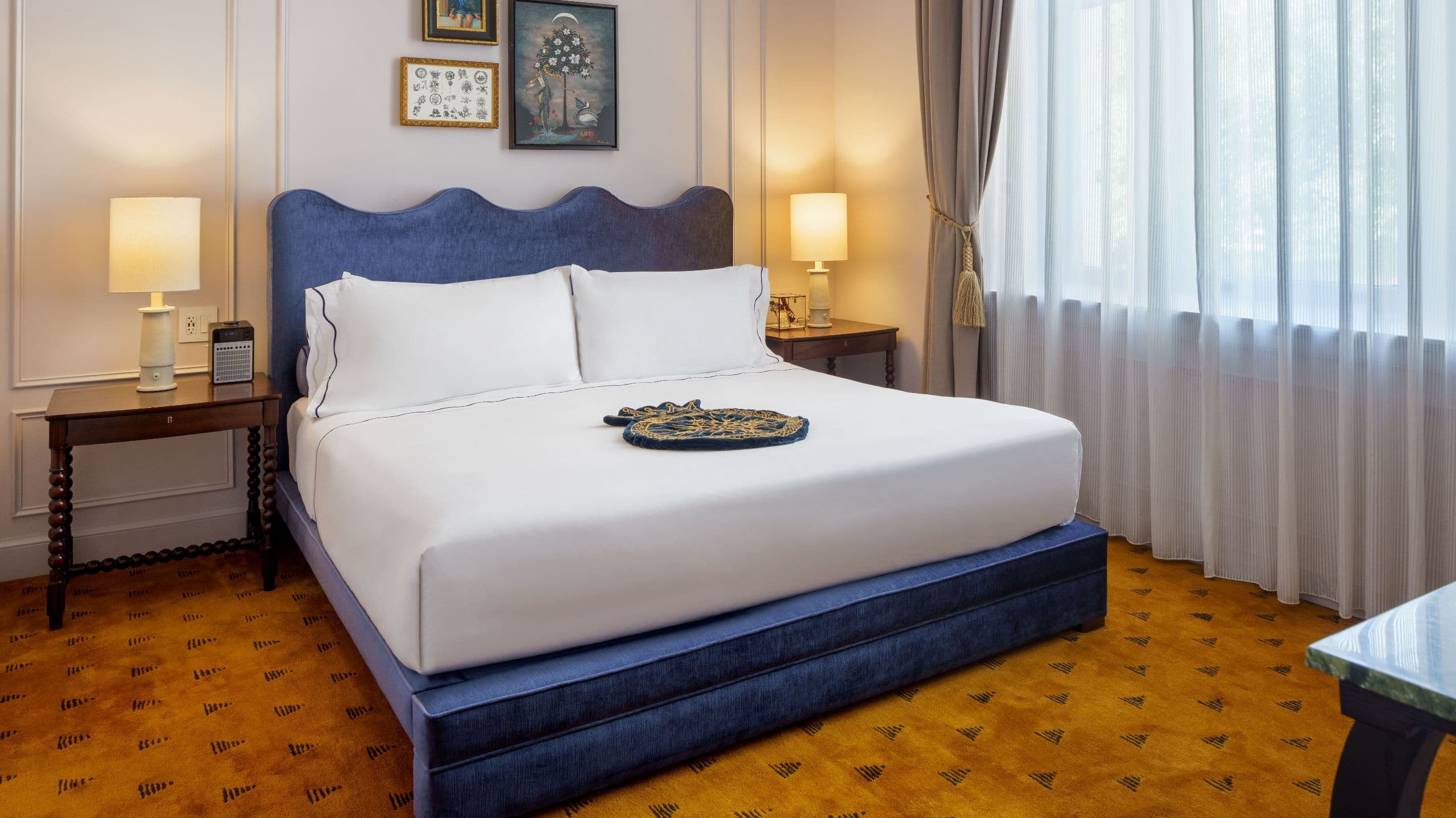 1 Bedroom Suite Accessible Tub - Image 1