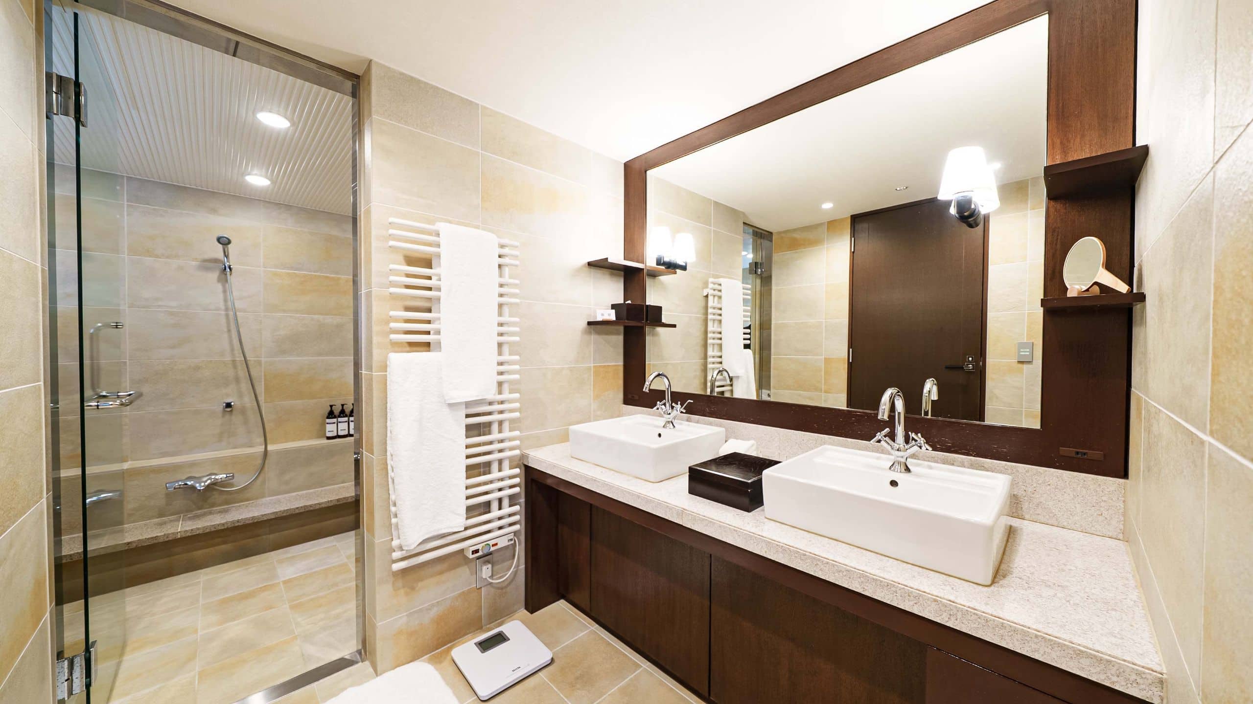 Executive Suite, 2 Twin Beds - Image 5
