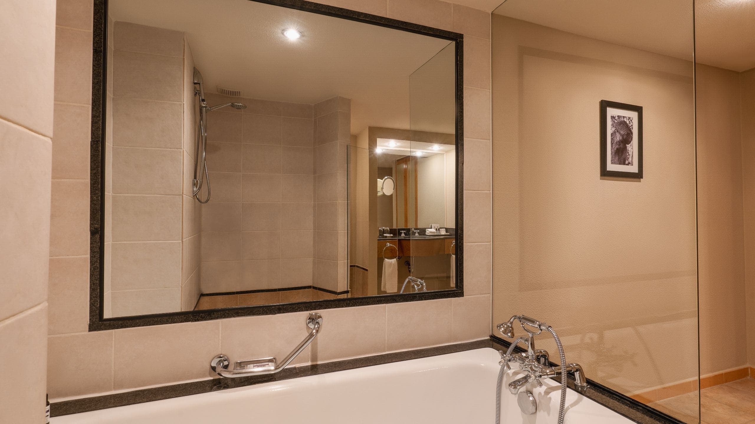 2 Twin Beds Deluxe - Image 5