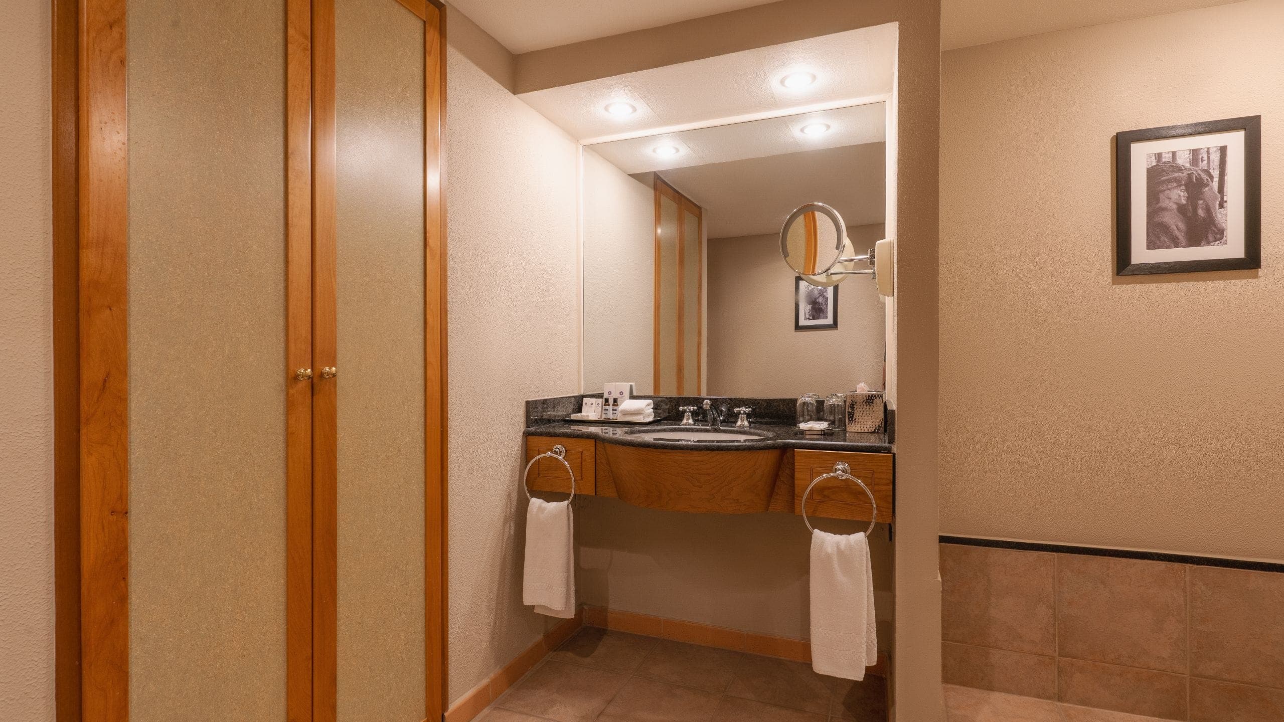 2 Twin Beds Deluxe - Image 6