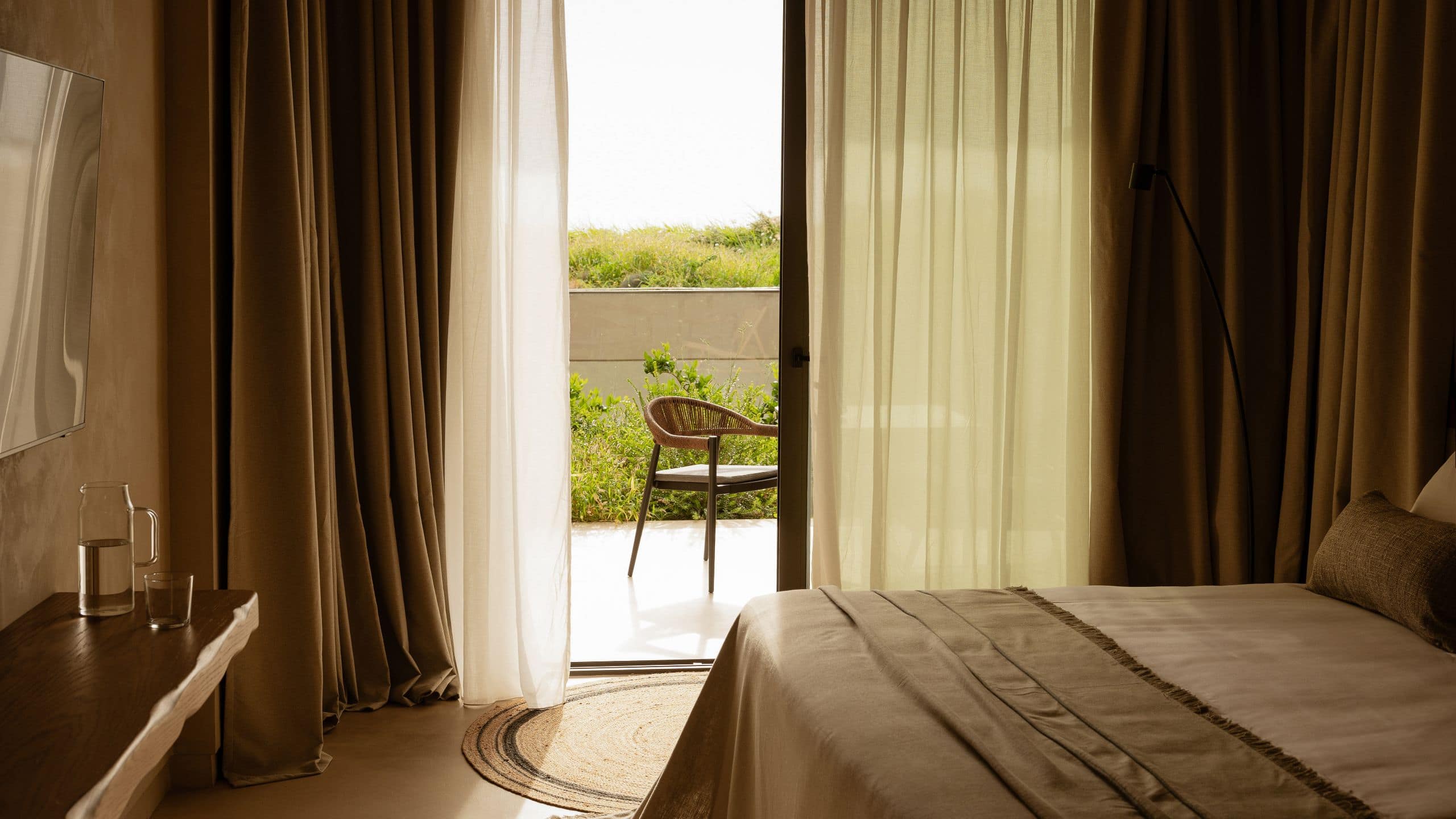 1 King Bed - Image 2