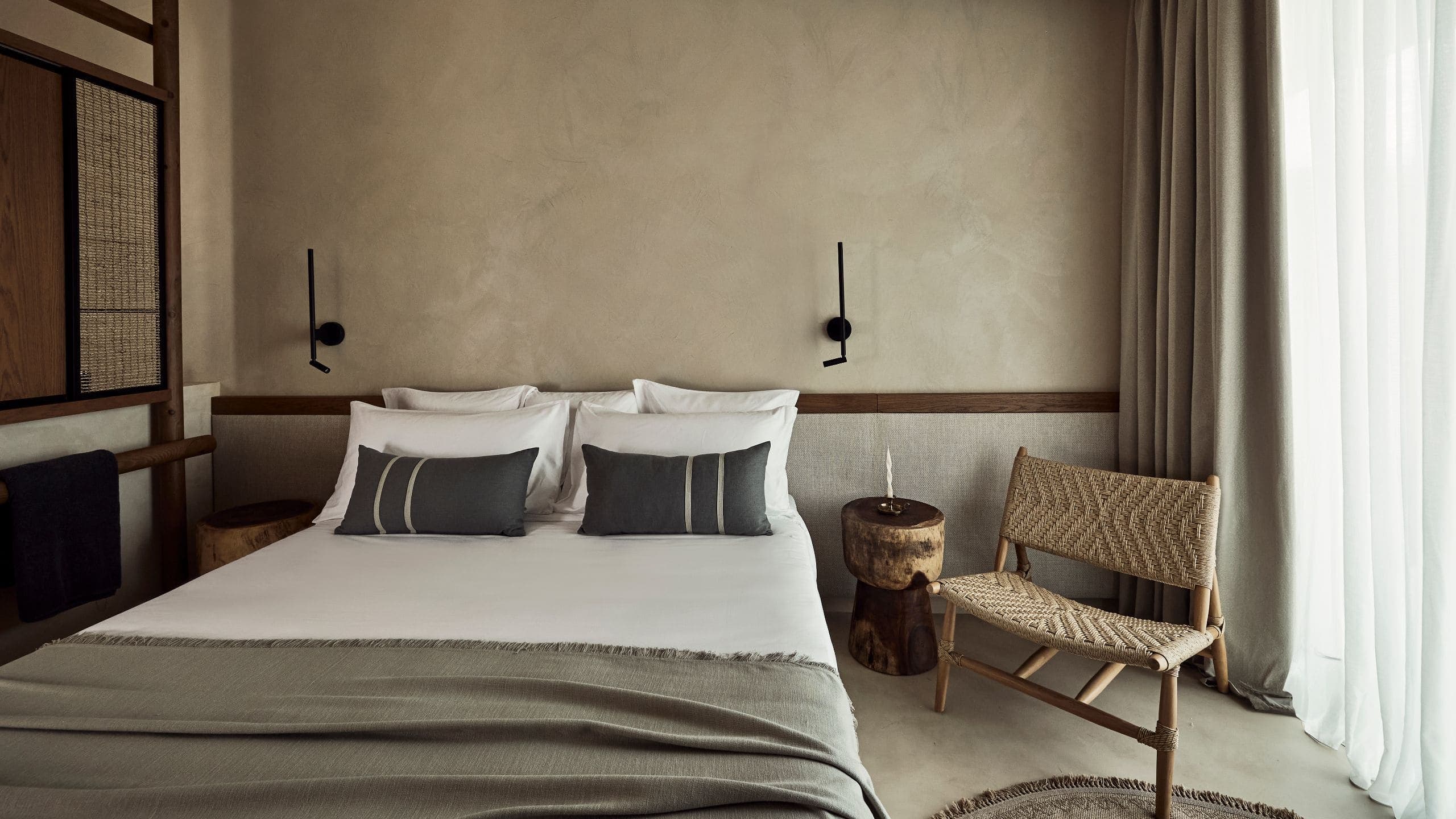 1 King Bed - Image 1