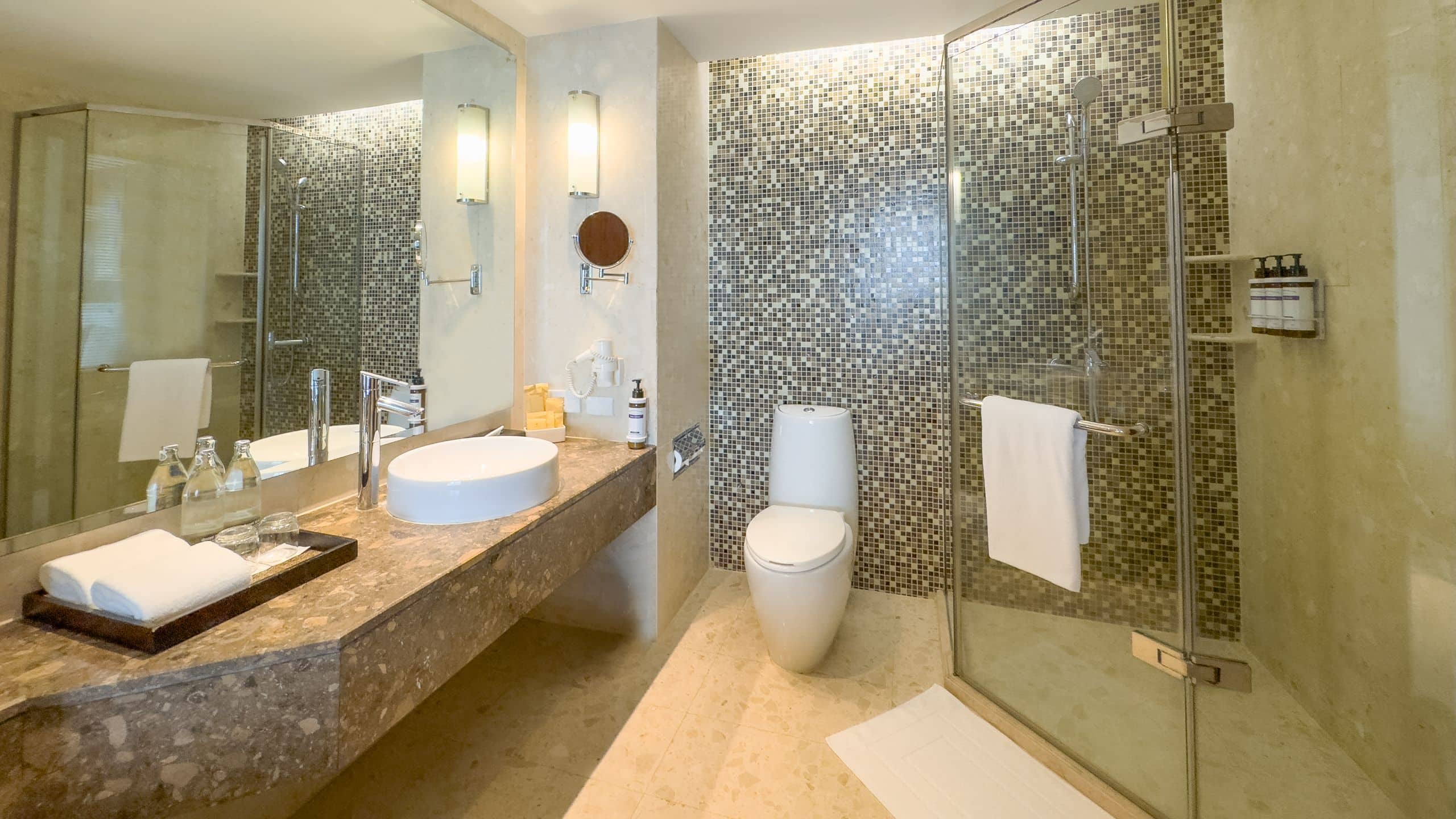 Executive Suite - Image 3