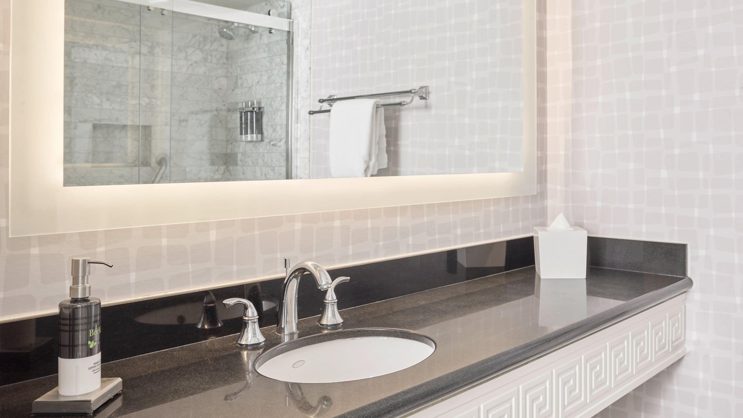 1 King Bed - Image 3