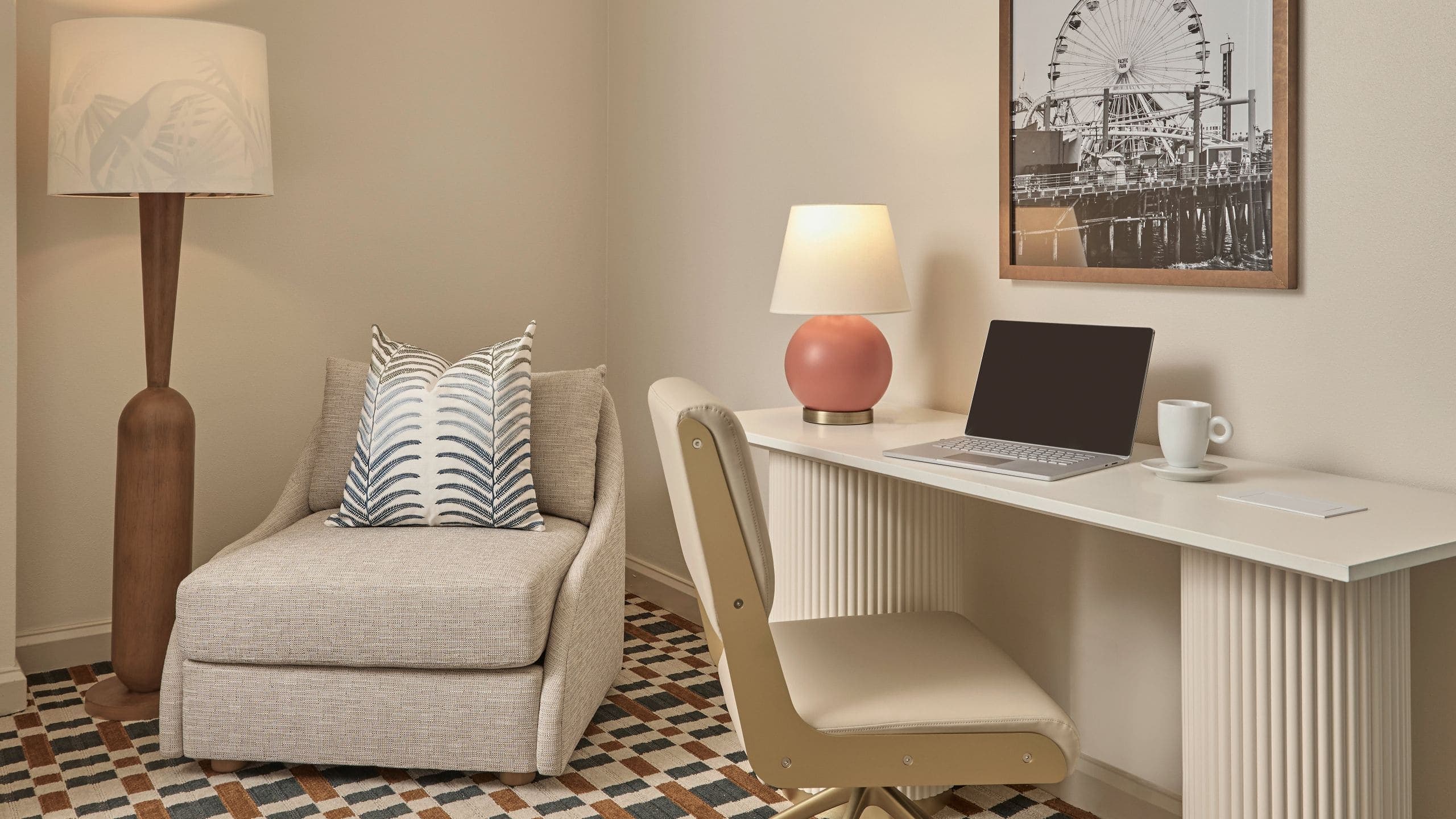 2 Queen Beds - Image 2