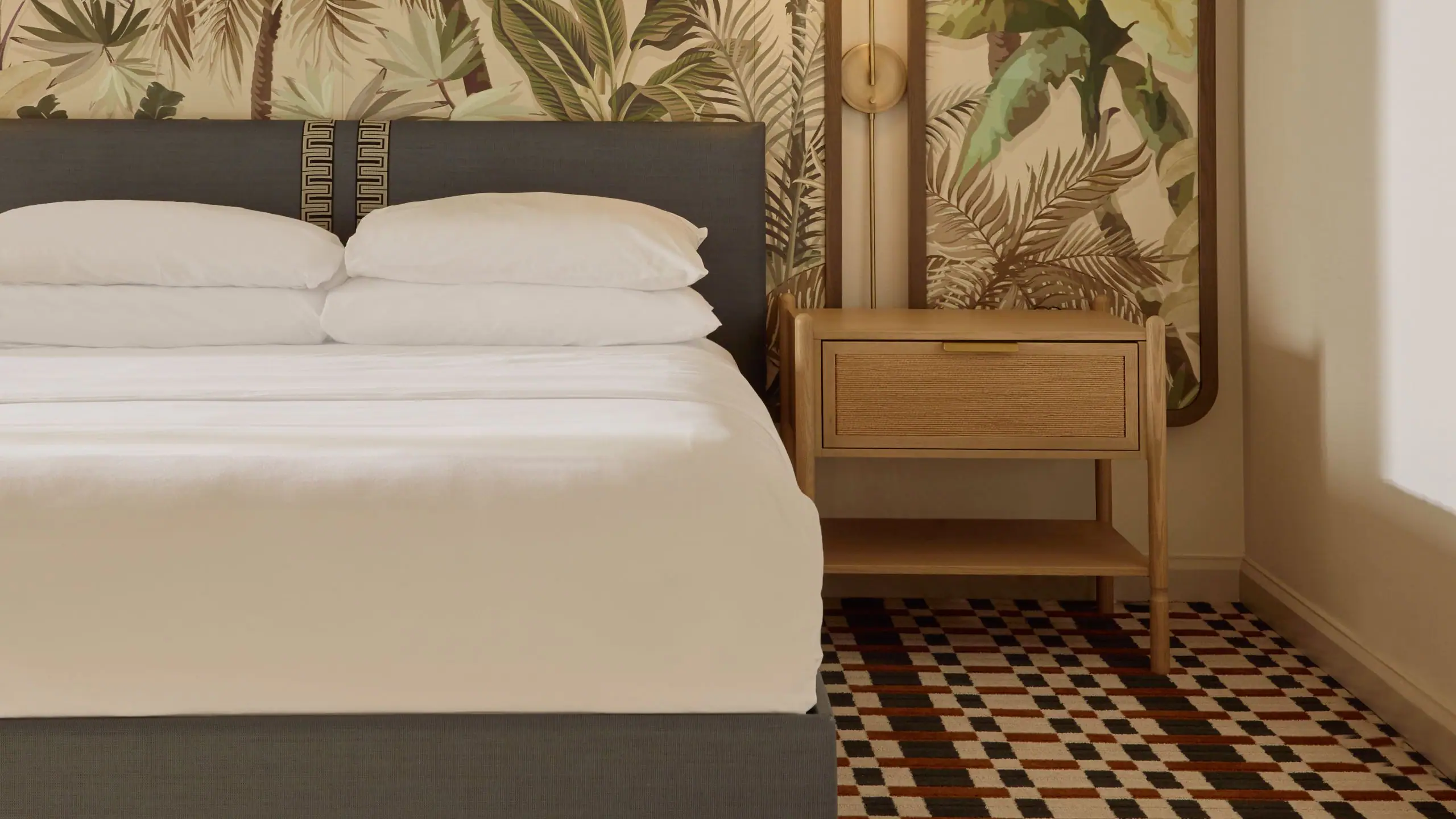 1 Queen Bed - Image 1