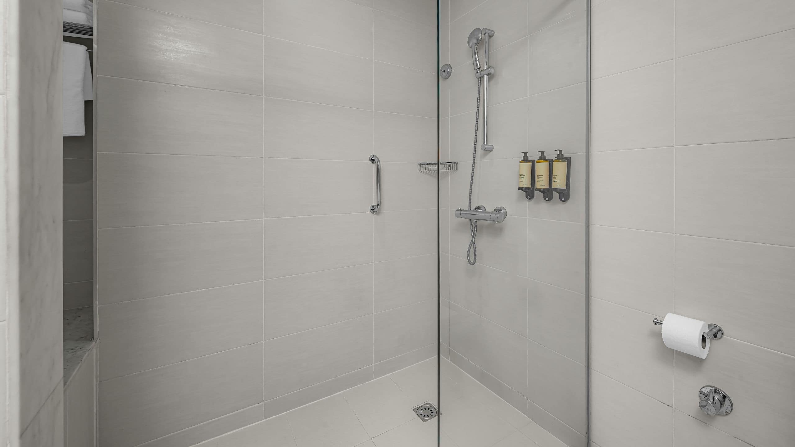 Standard Room King Size Bed - Image 5