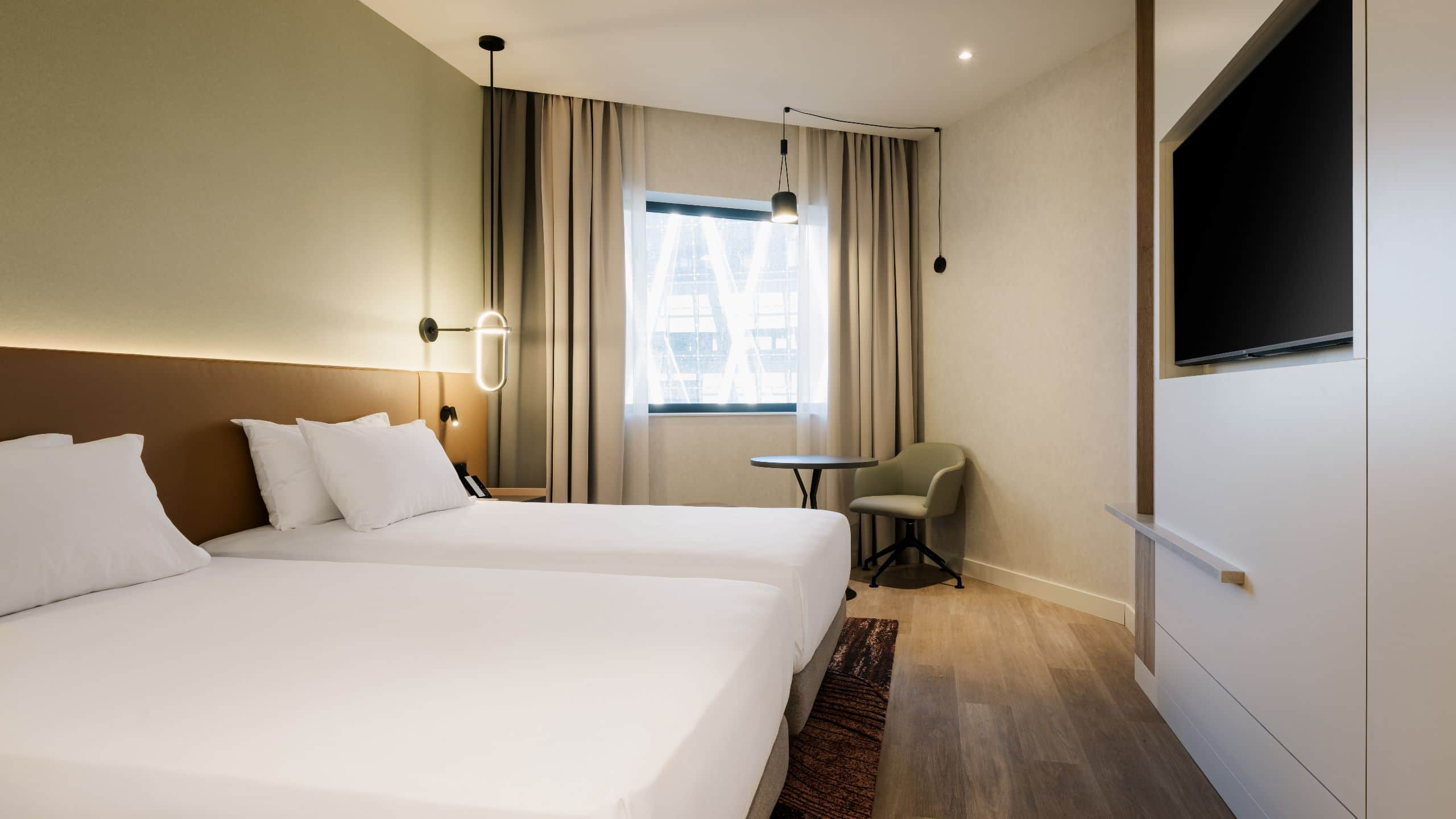 2 Twin Beds Deluxe - Image 1