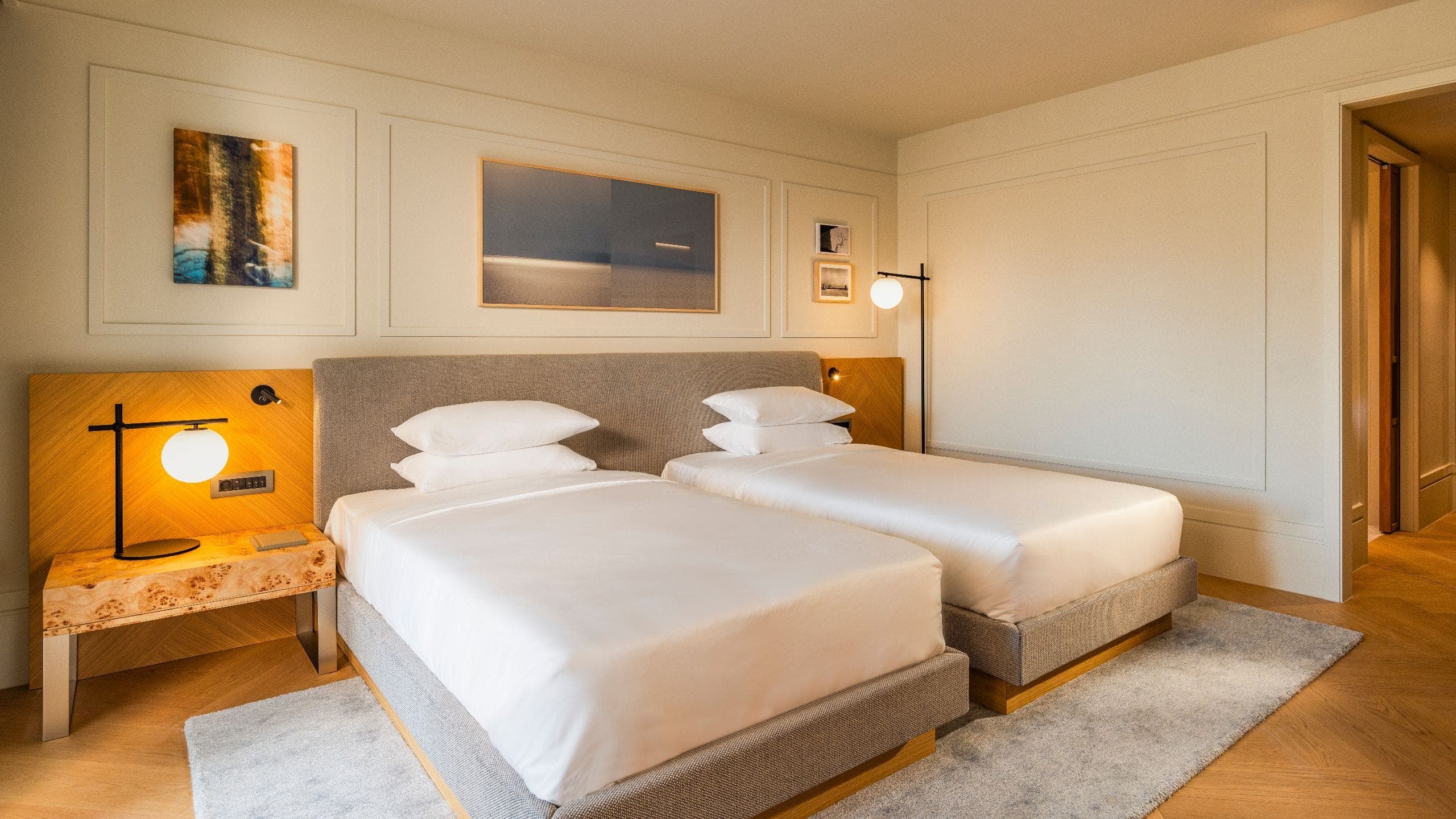 2 Twin Beds with Balcony Deluxe - Image 3