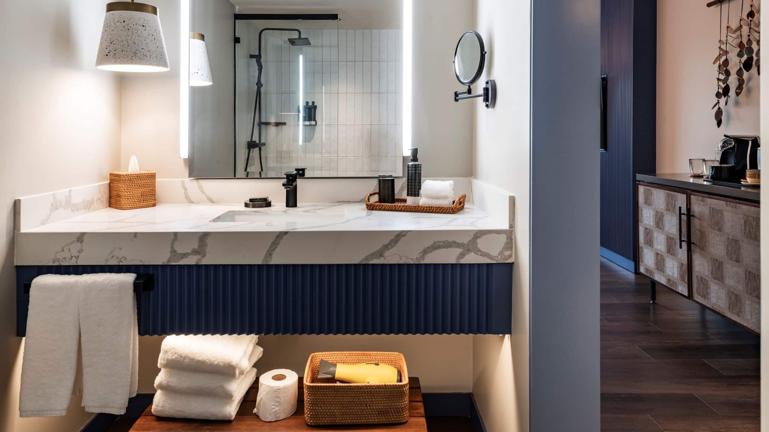 1 King Bed - Image 3