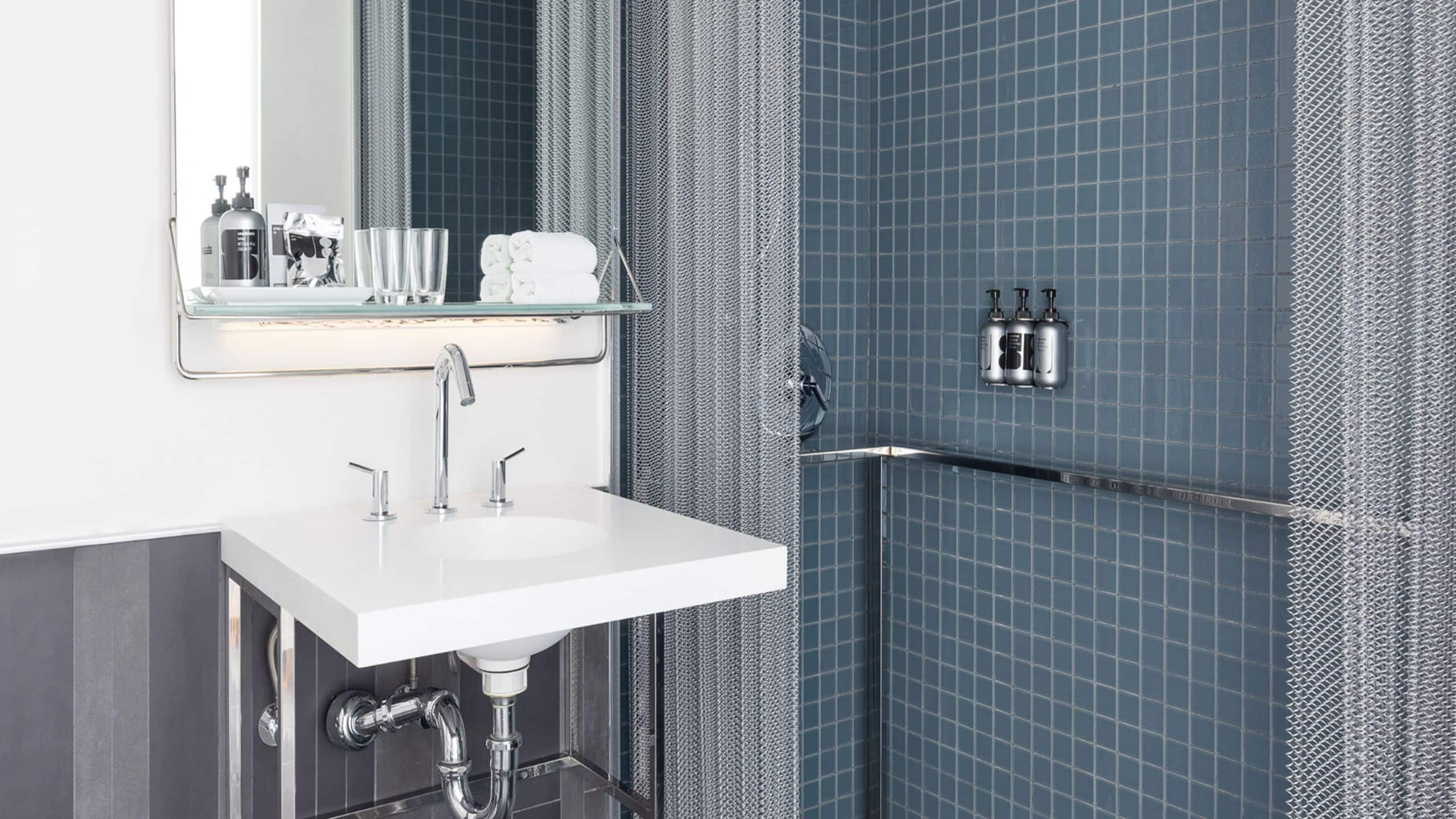 Standard Queen Accessible - Image 3