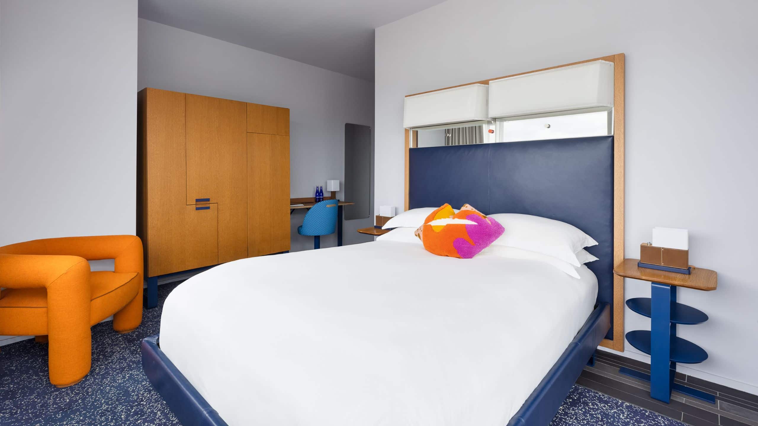 Standard Queen Accessible - Image 1