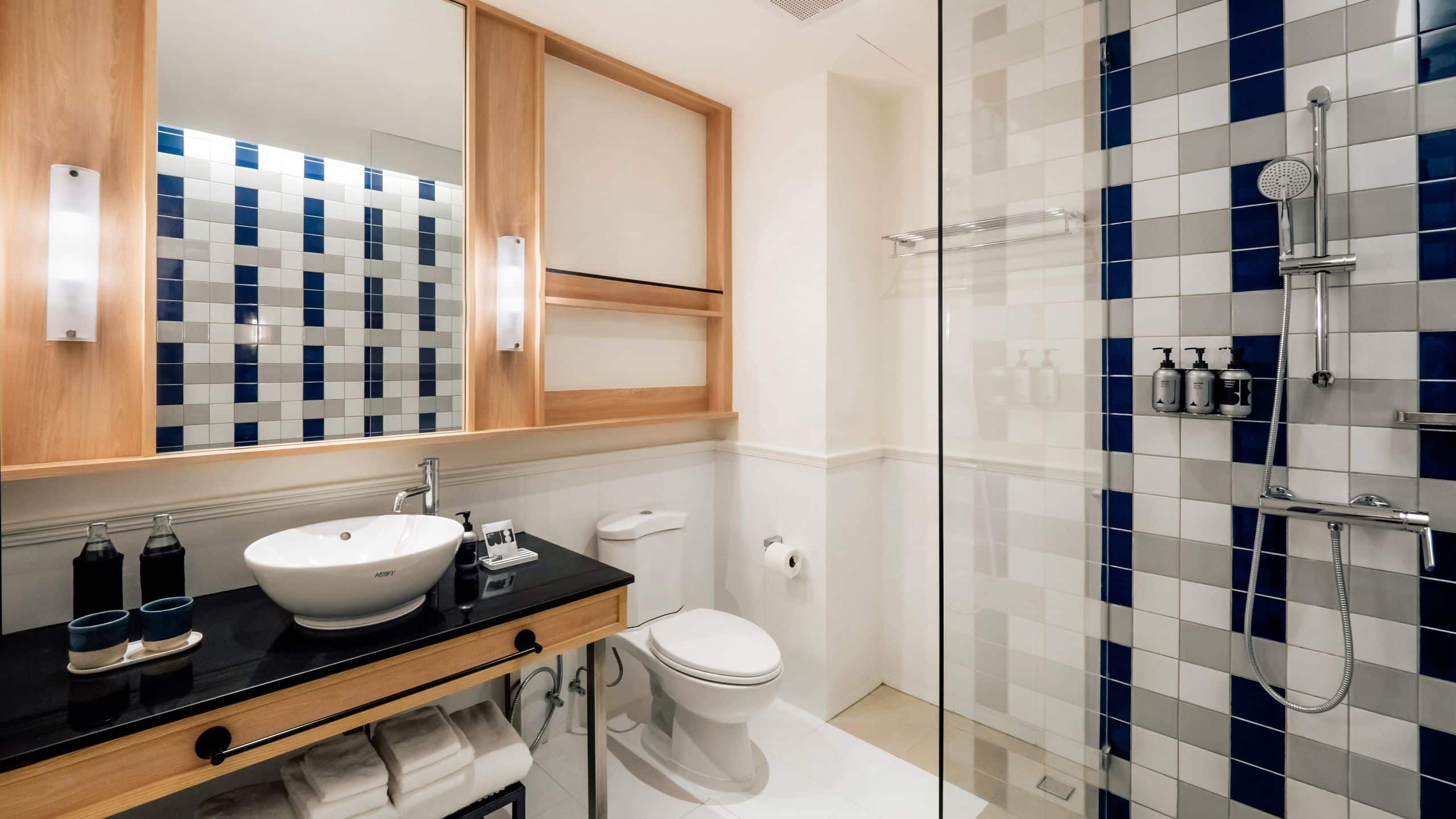 The StandardX, Bangkok Phra Arthit - Image 4