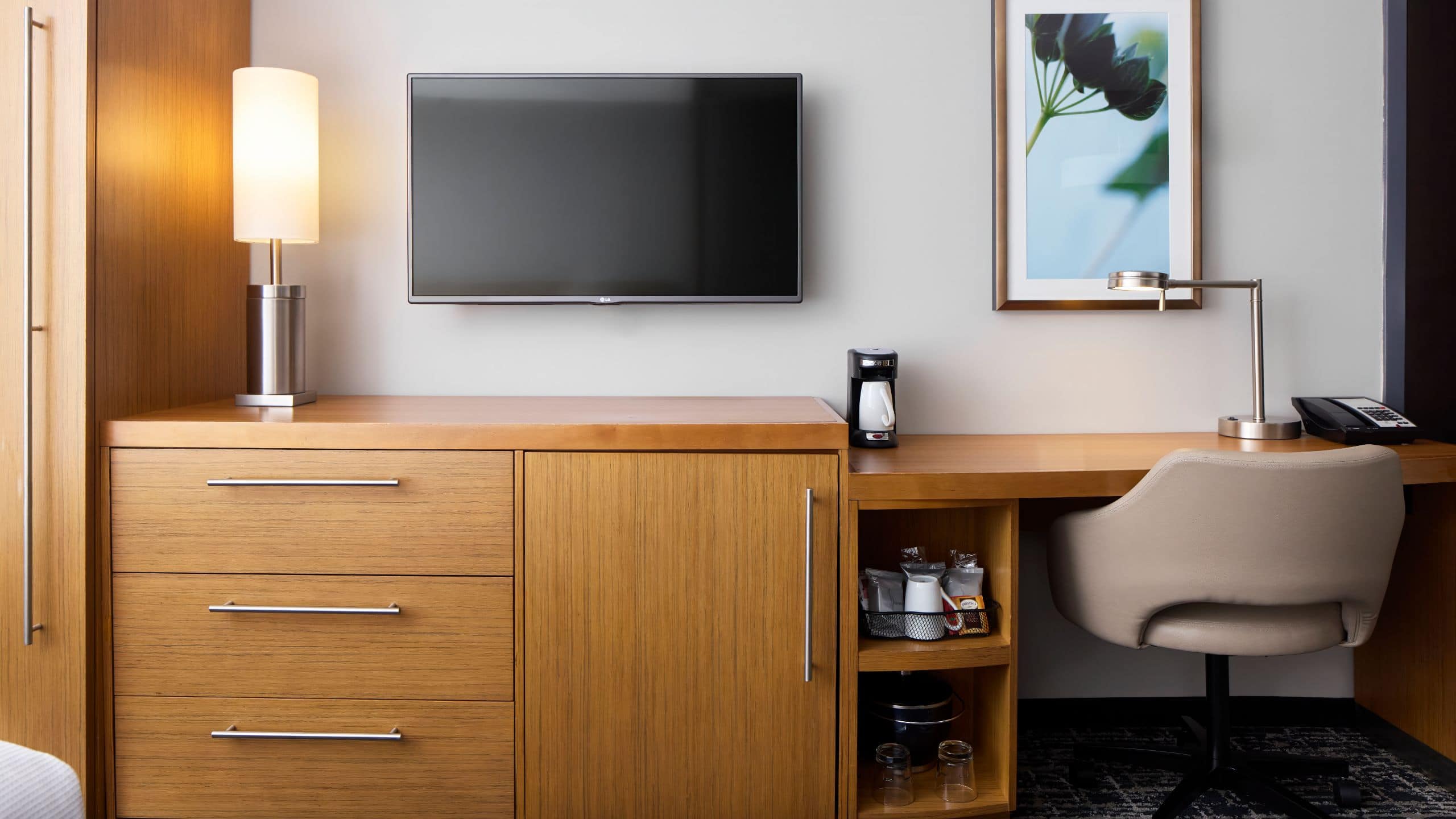 King Bed (with sofa bed) - Image 4