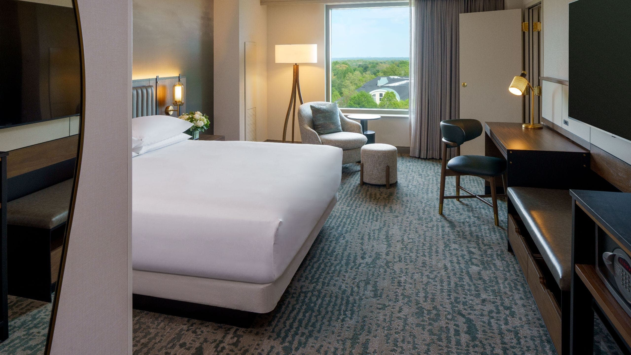 Town Center Suite - Image 4