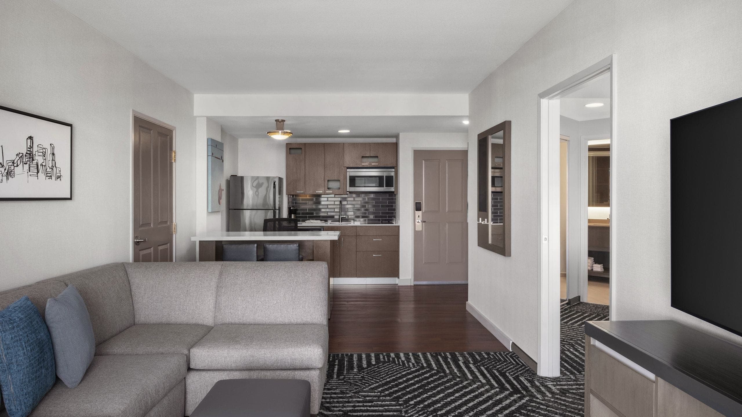 One Bedroom Two Queen Suite - Image 4