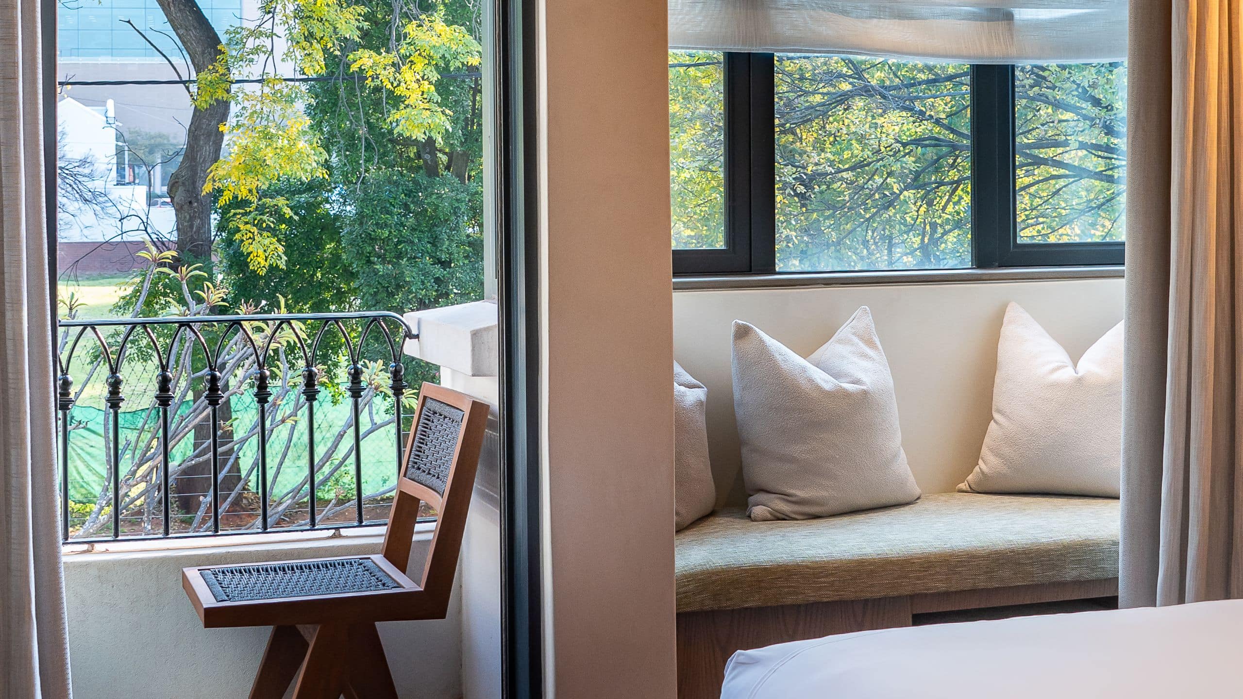 1 King Bed - Image 4