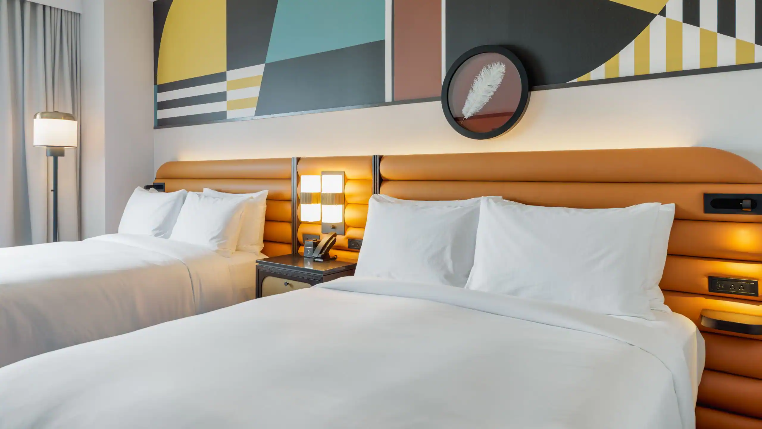 2 Queen Beds - Image 1