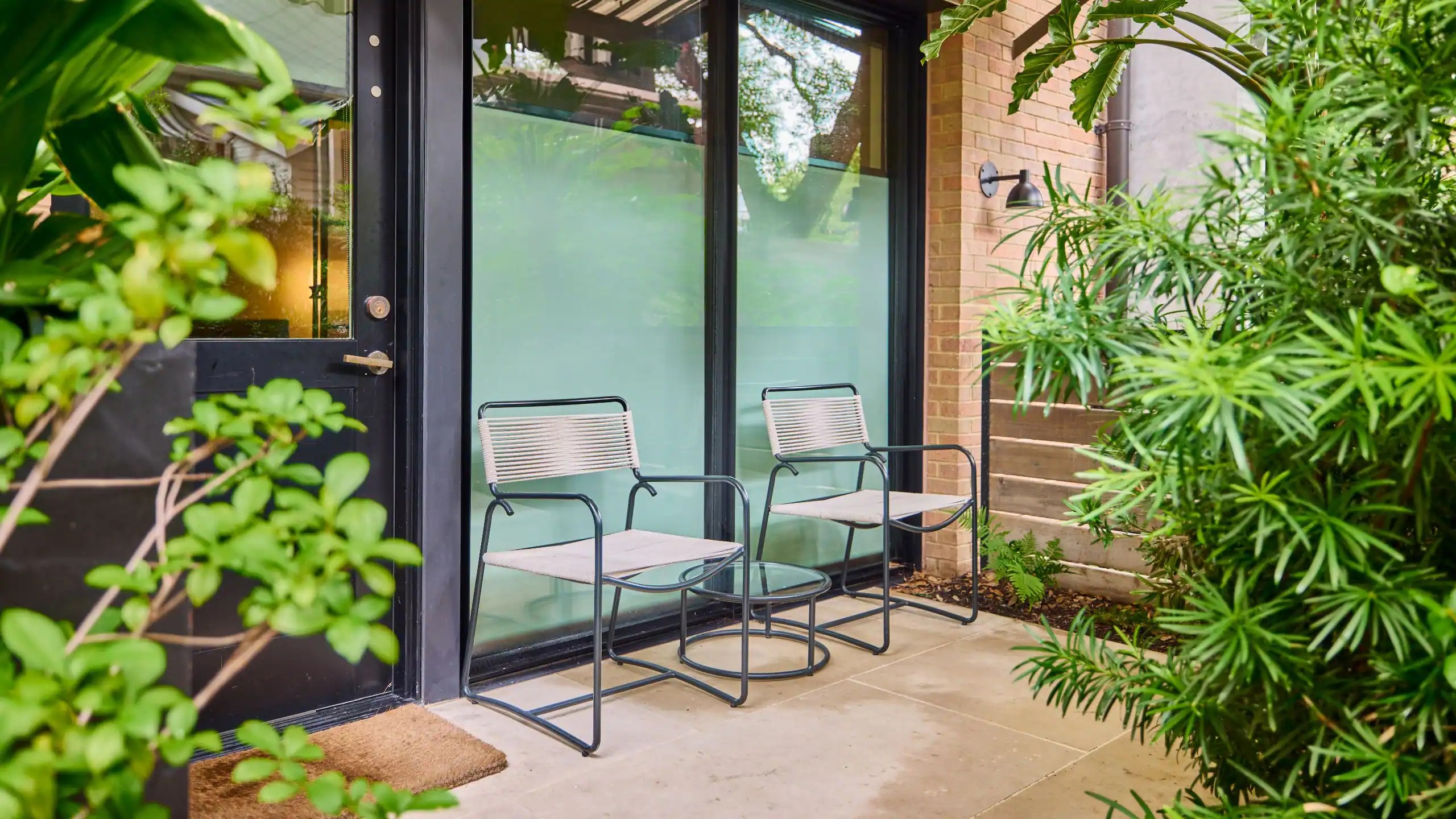 Garden King Suite with Patio - Image 4