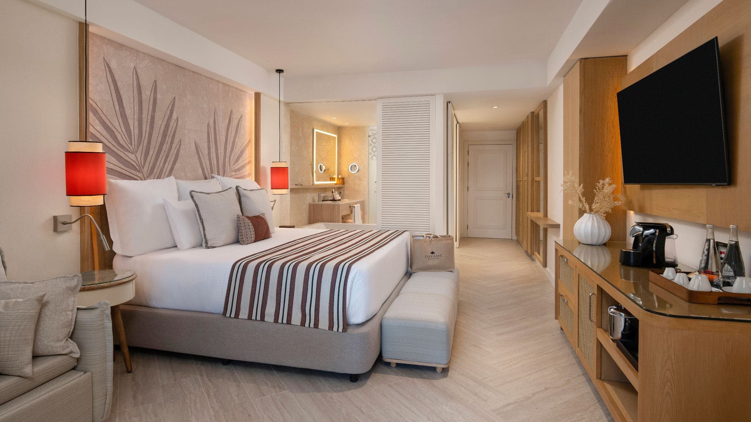 Preferred Club JR Suite Partial Ocean View King Bed - Image 1