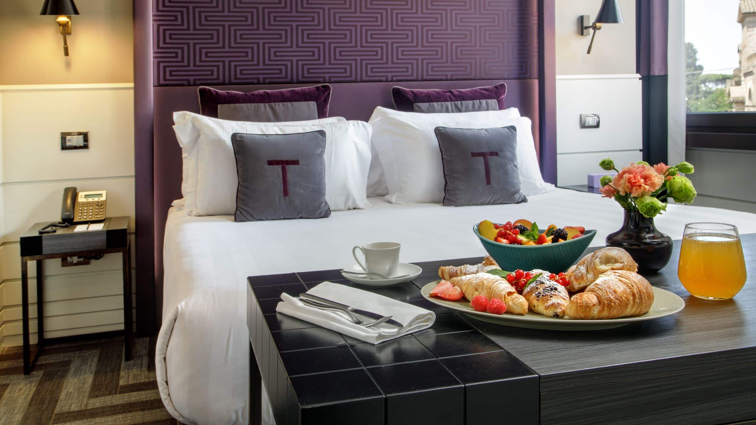 1 King Bed - Image 4