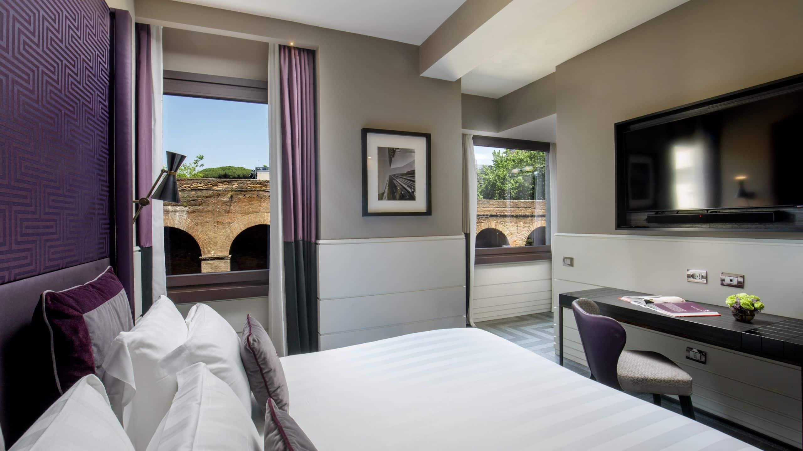 1 King Bed - Image 1