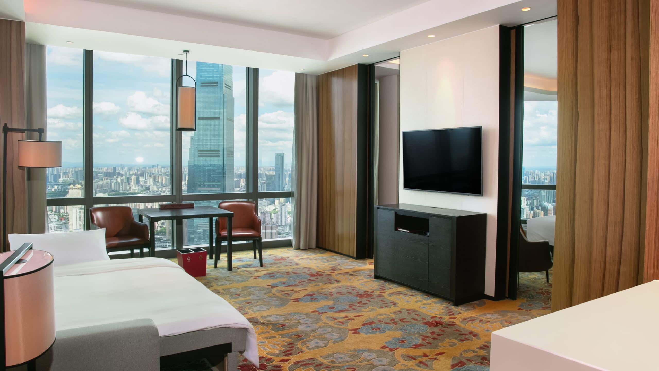 1 King Family Suite, Deluxe (With Sofa Bed) - Image 1