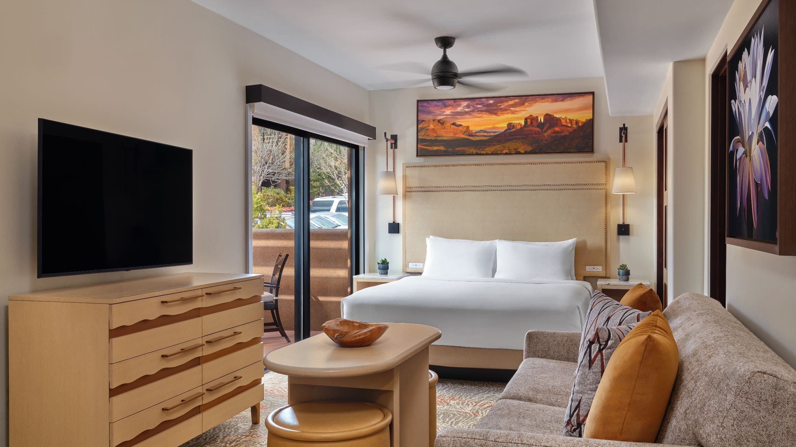 Studio, Connecting - Image 1