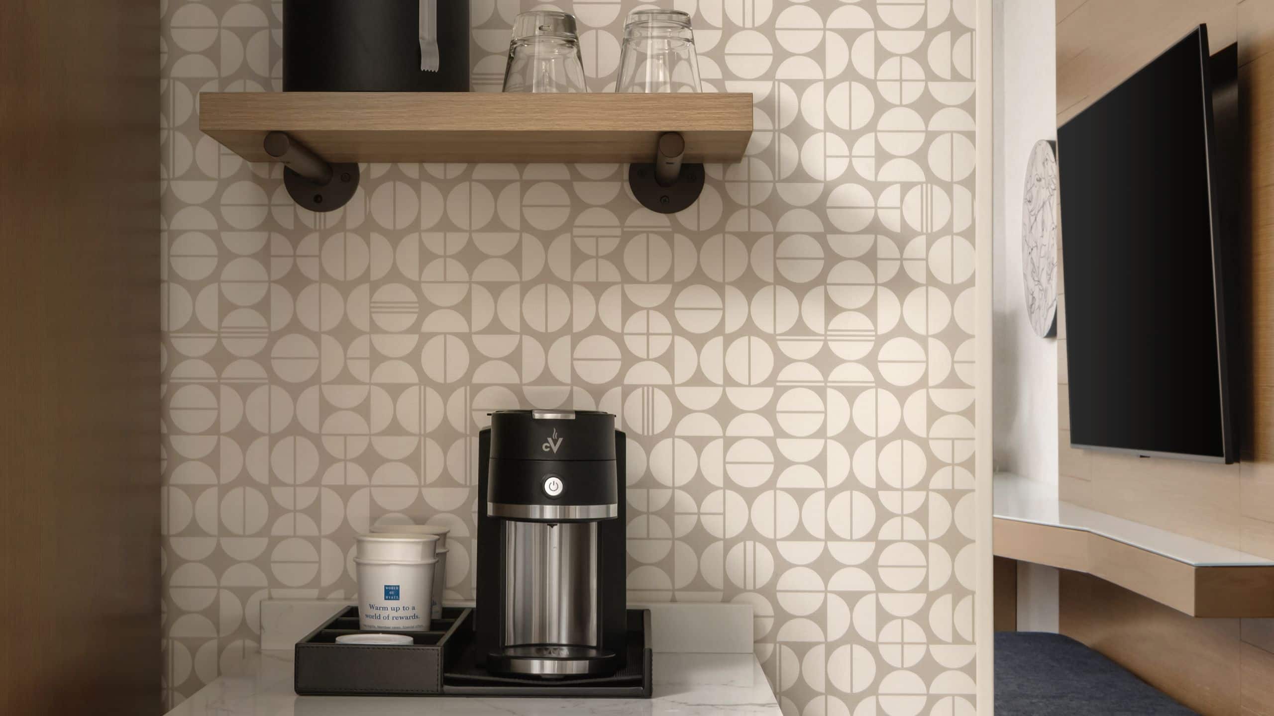 1 King Bed - Image 3