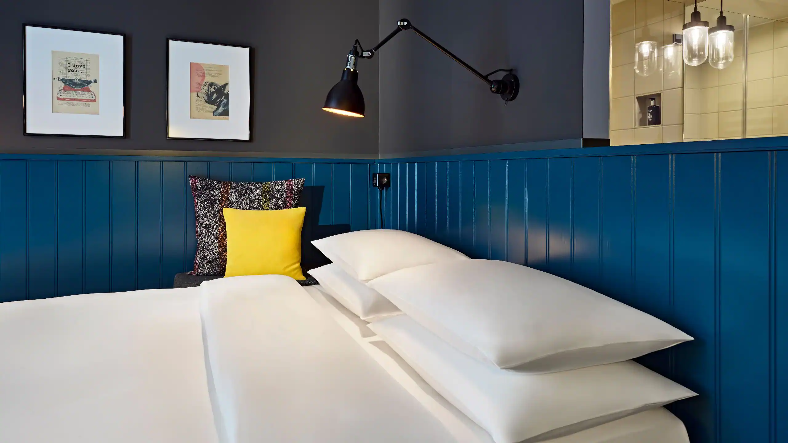 1 Queen Bed - Image 3