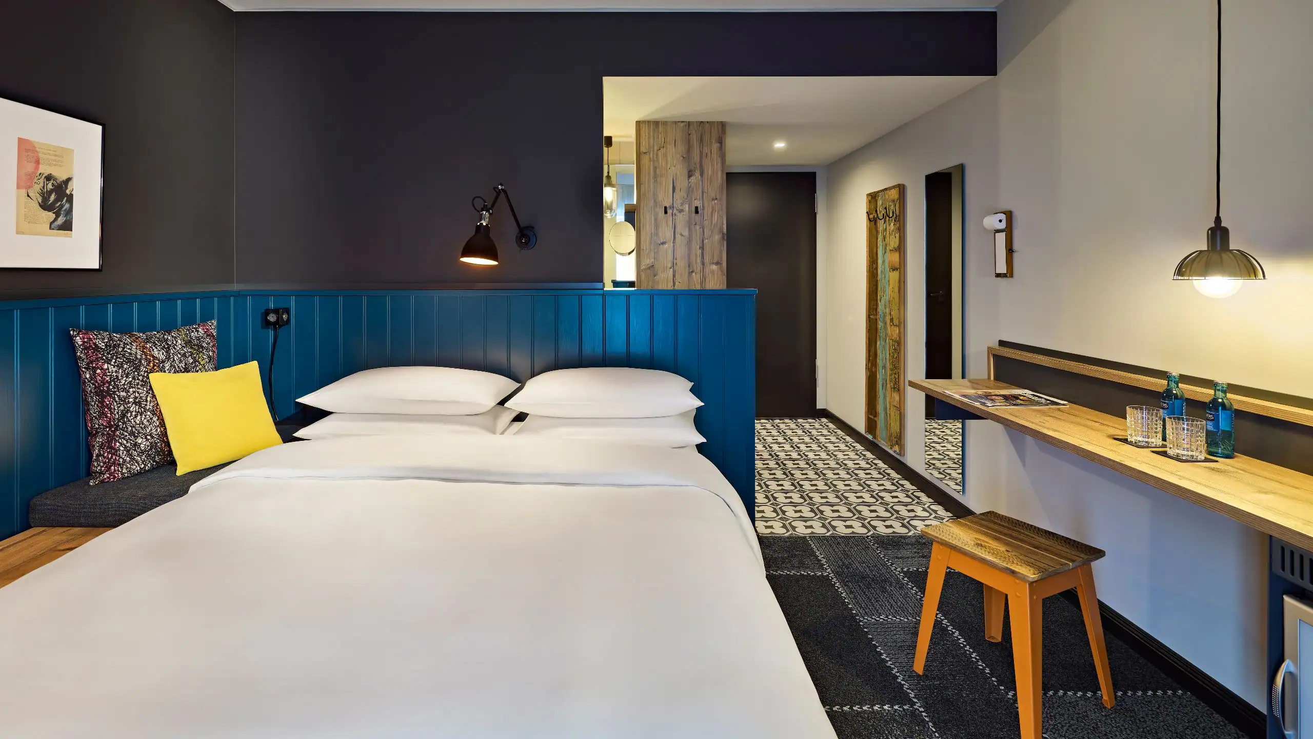 1 Queen Bed - Image 1