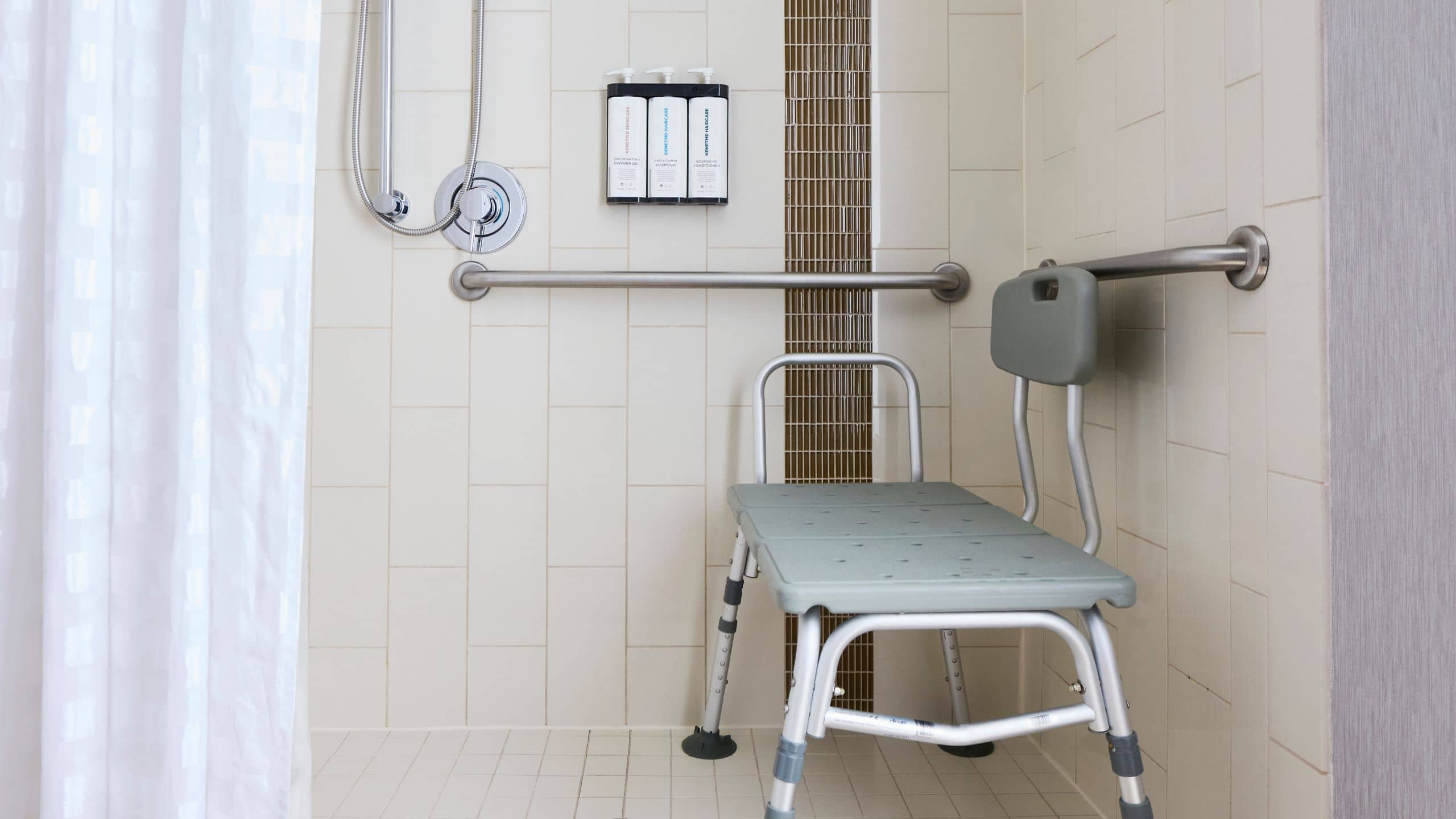 Accessible King Bed/Roll-In Shower (with sofa bed) - Image 7