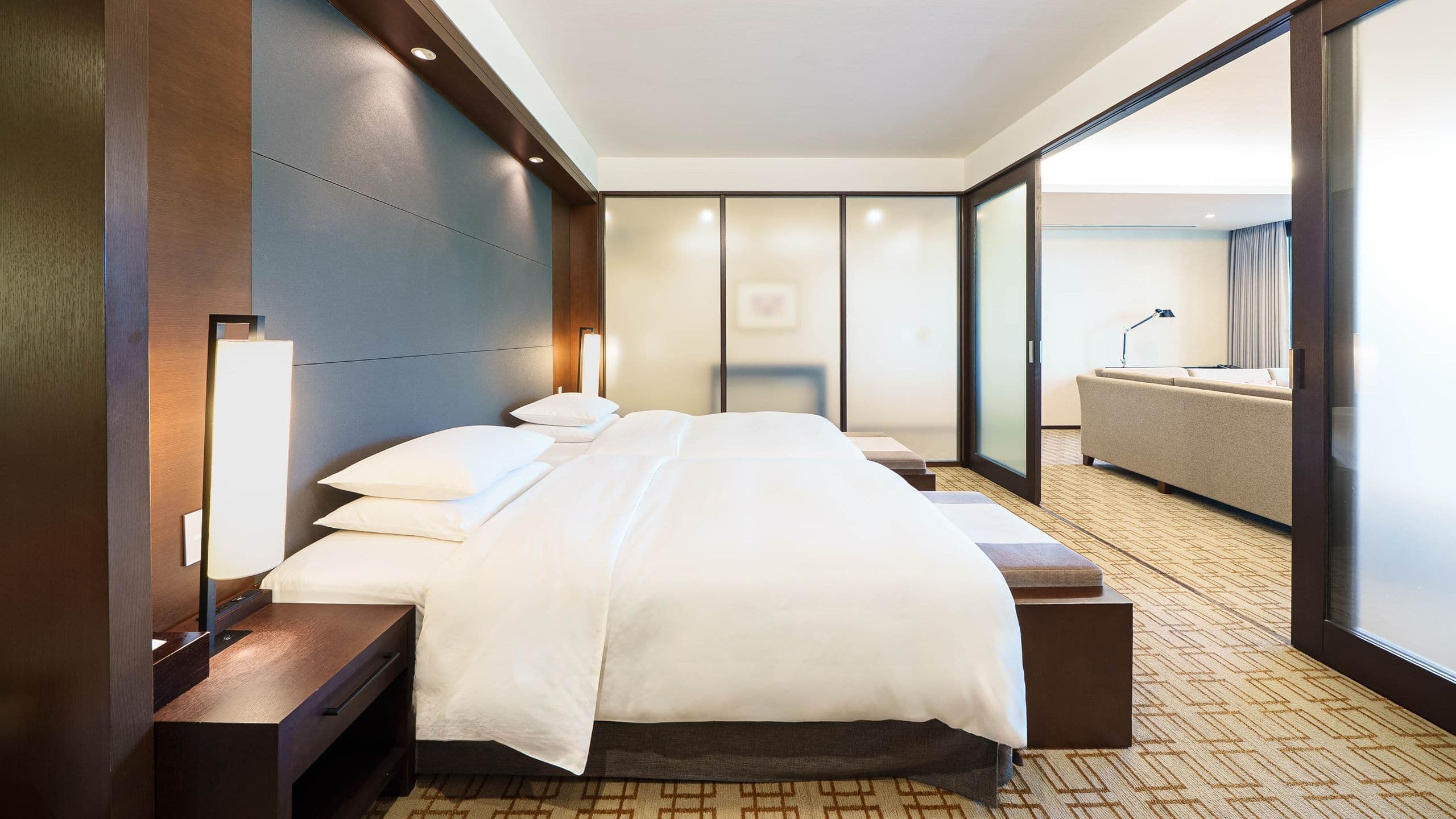 Executive Suite, 2 Twin Beds - Image 3
