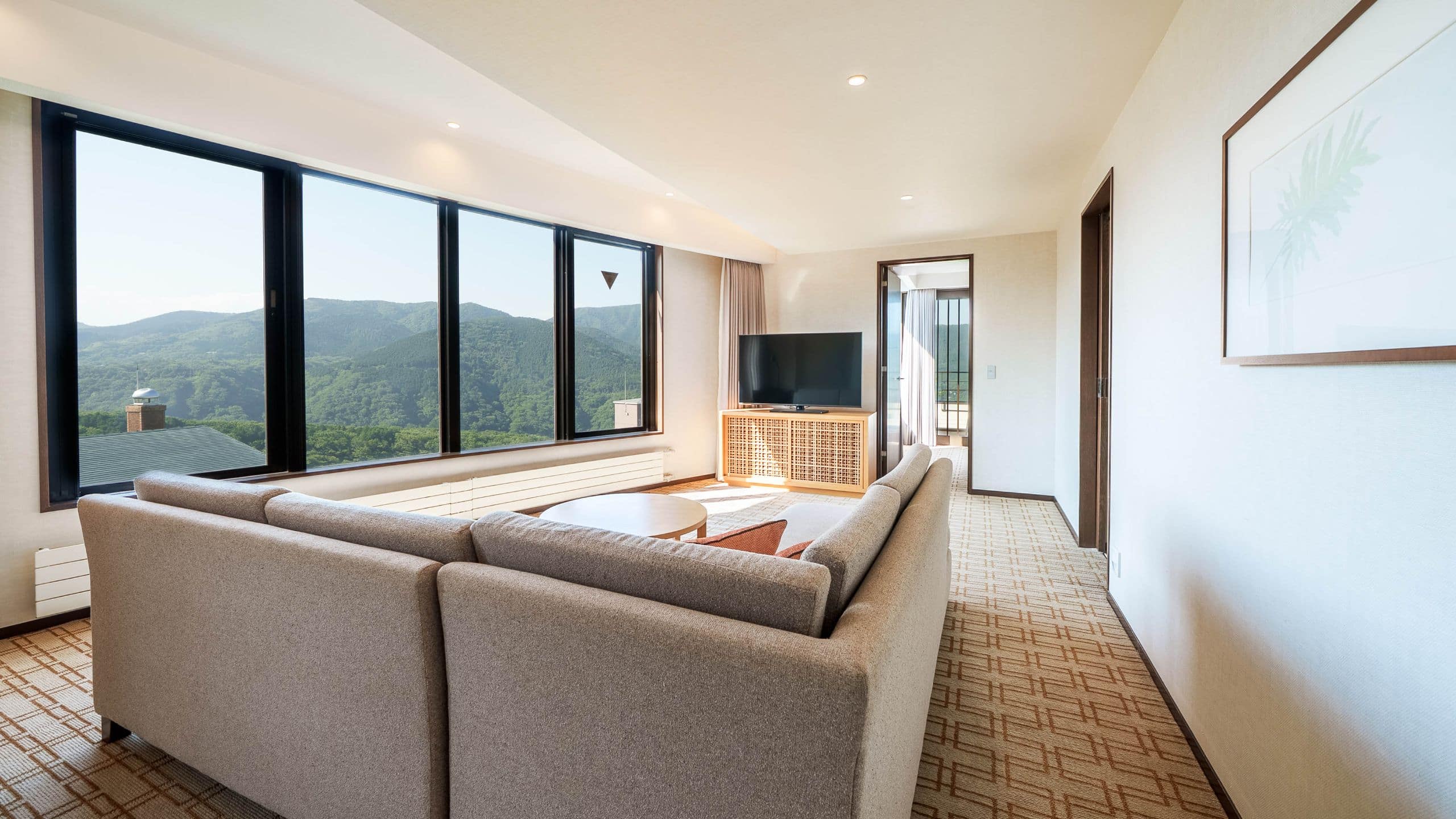 Hyatt Regency Hakone Resort and Spa - Image 2