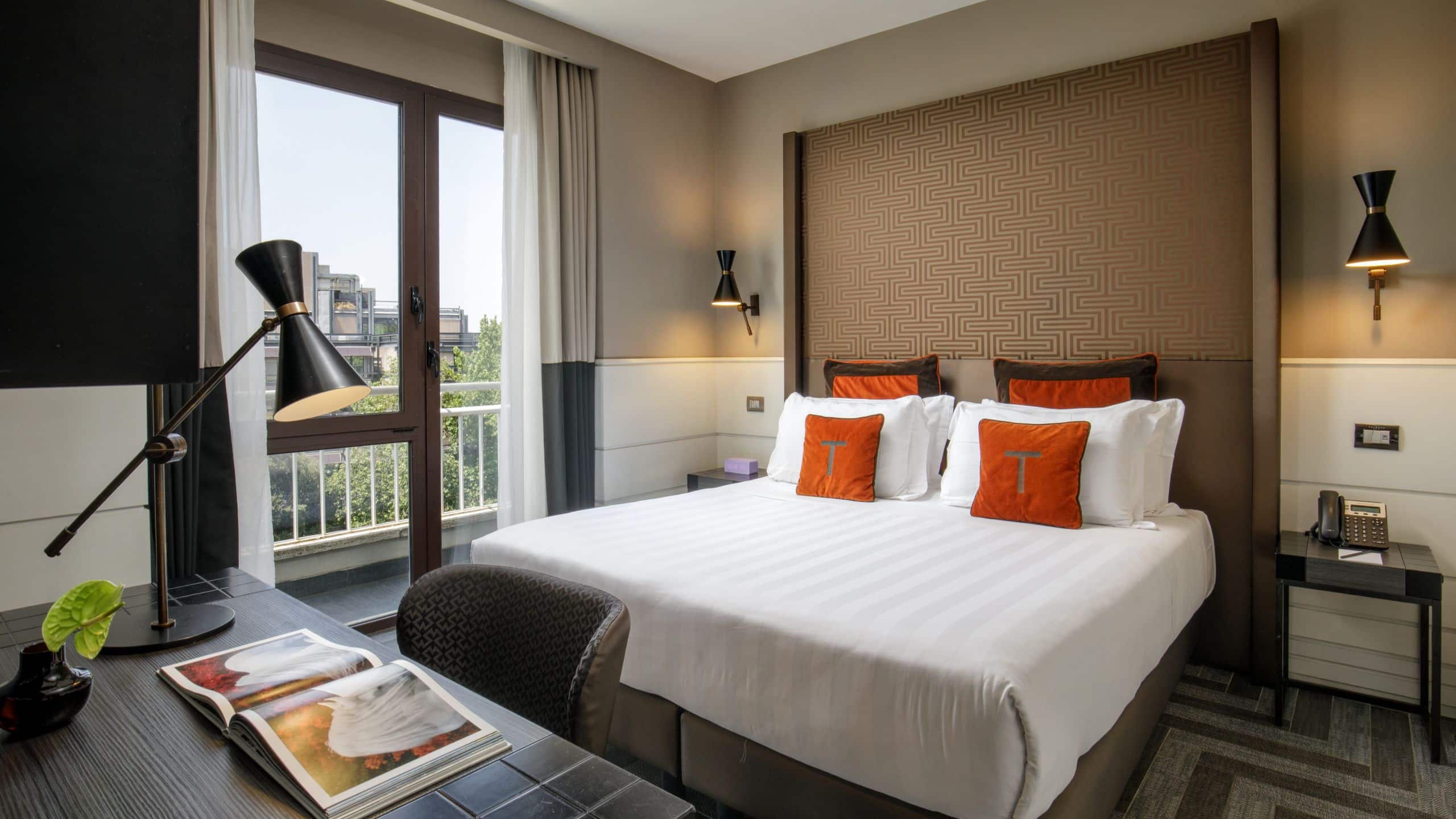 1 King Junior Suite - Image 3