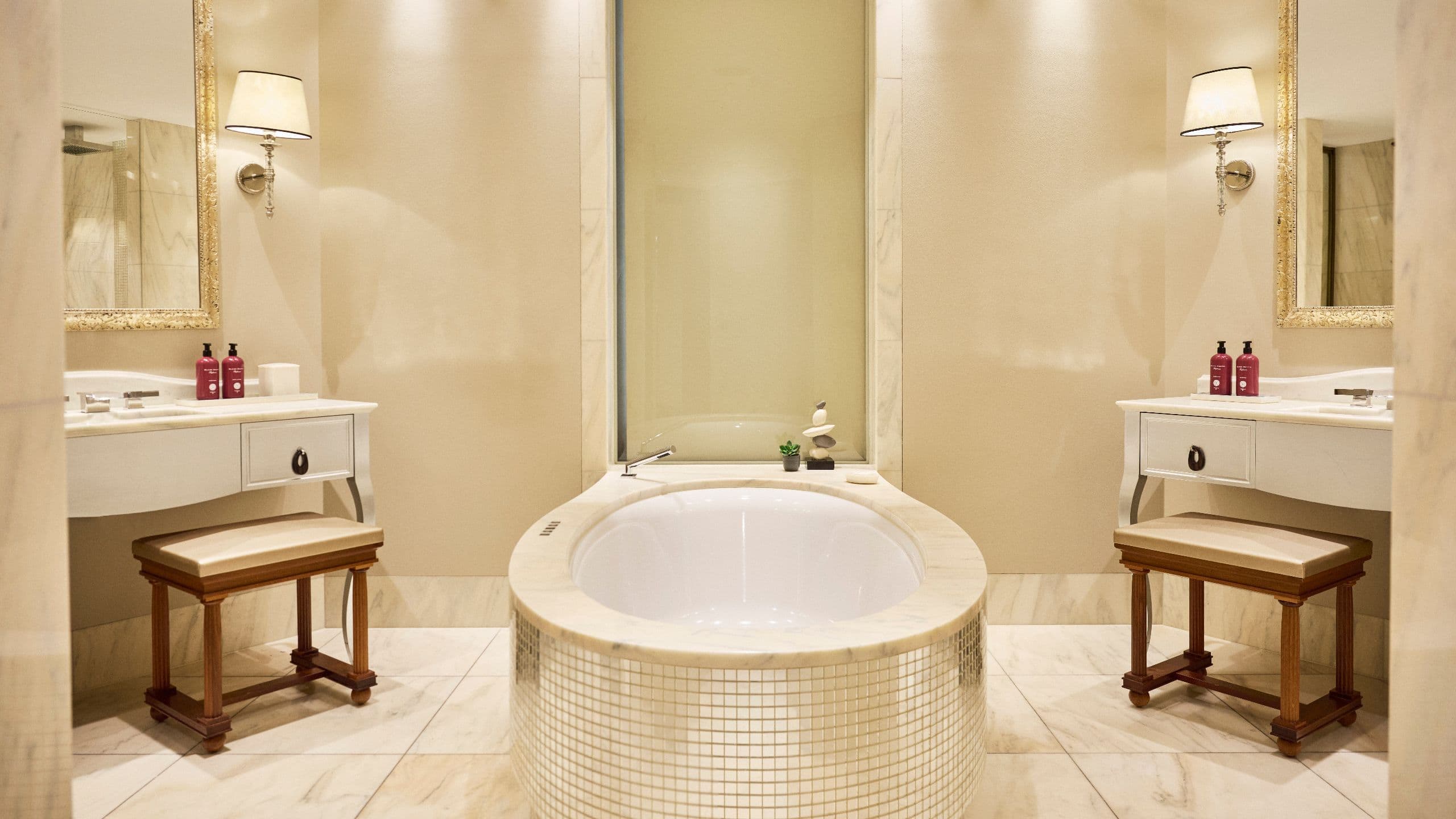 Diplomat Suite - Image 8