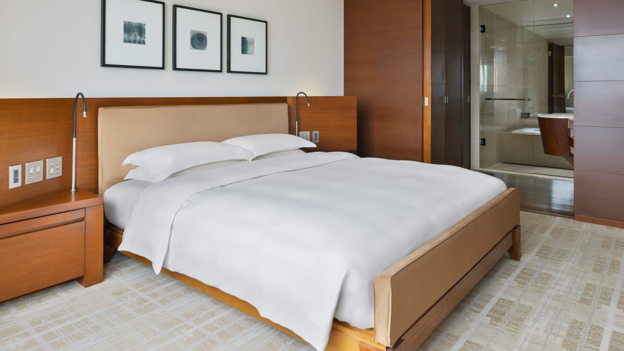 1 King Bed - Image 3