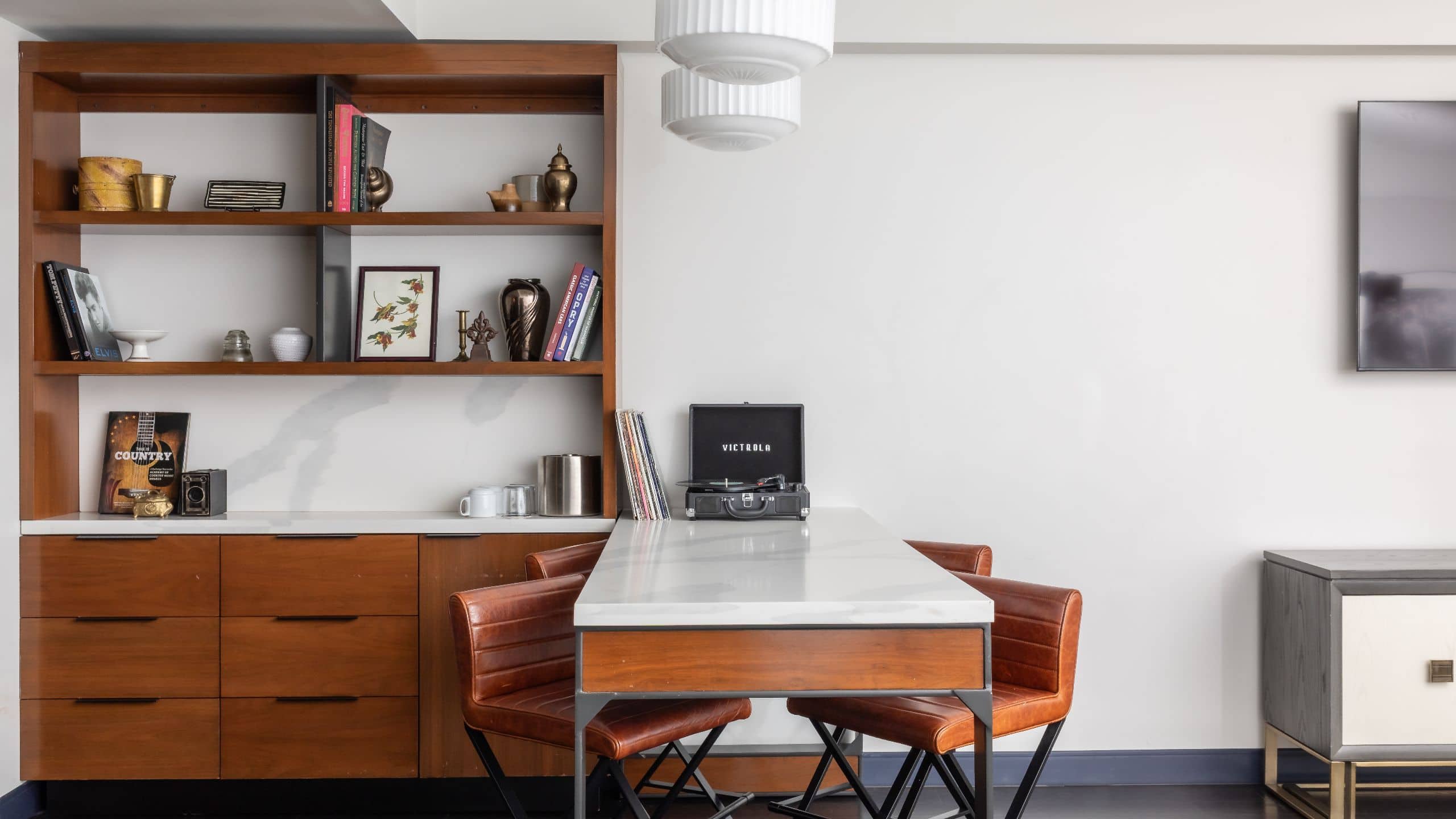 Accessible One King Bedroom Suite Transfer Shower - Image 6