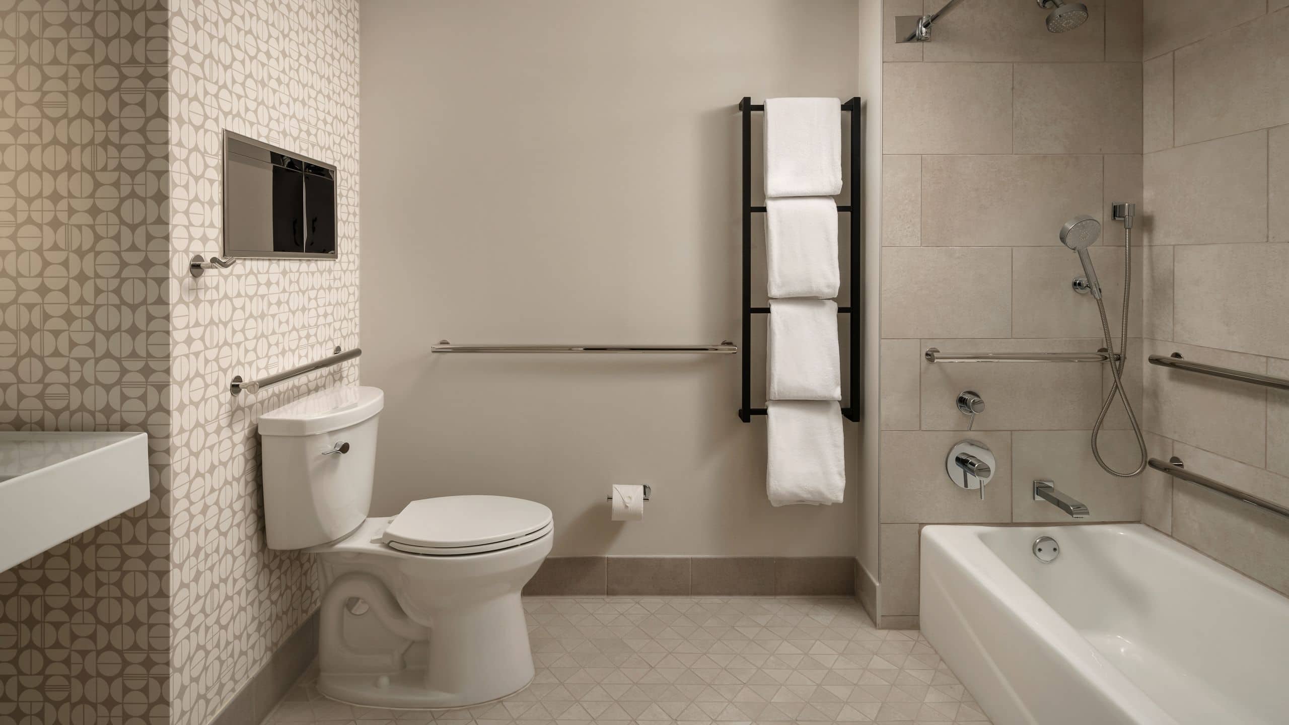 1 King Bed Accessible Tub - Image 2