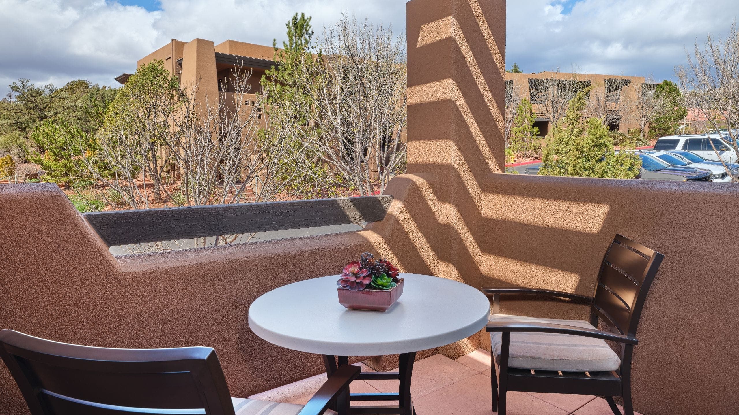 Studio, Connecting - Image 5