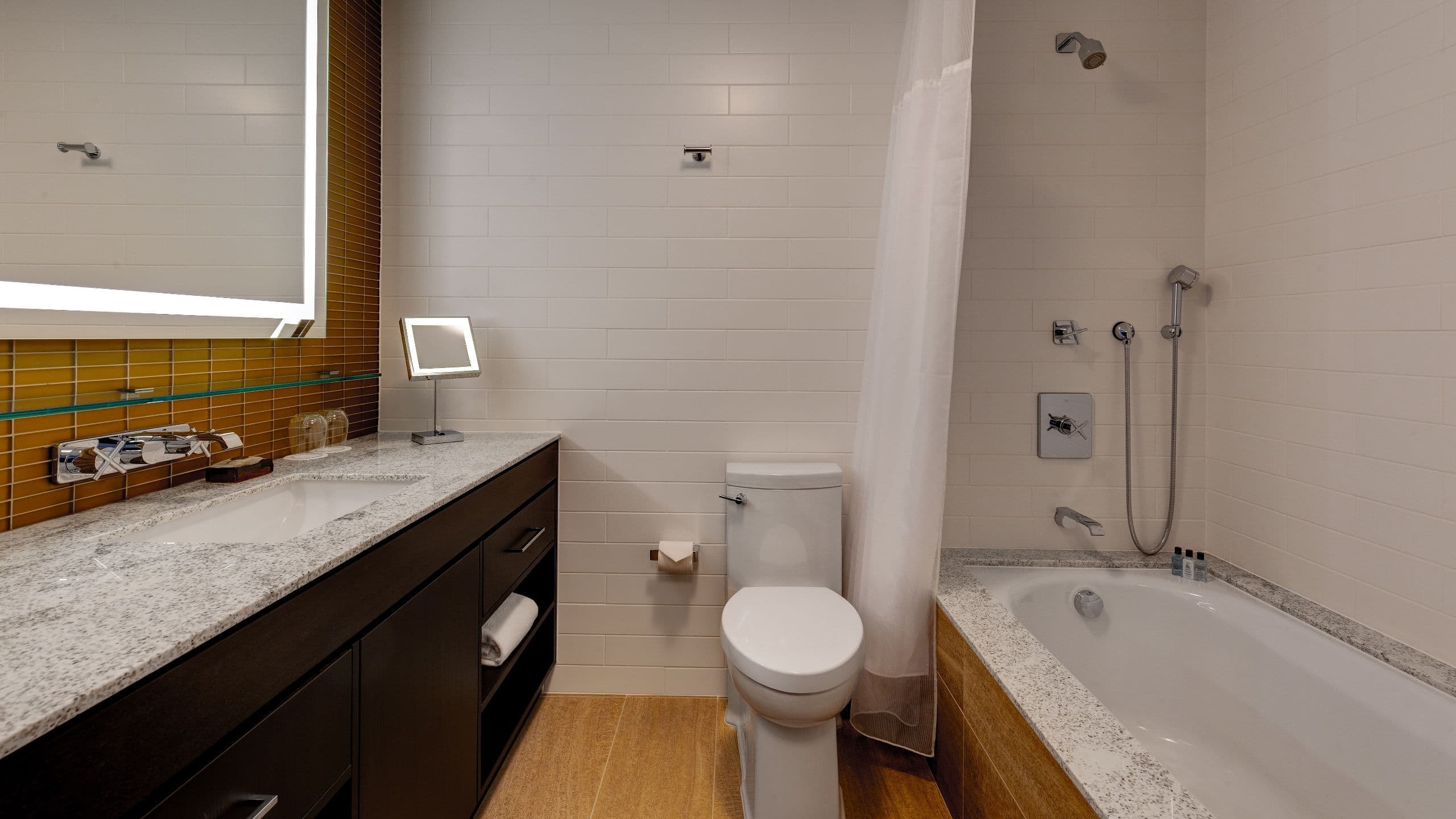 2 Queen Beds Deluxe - Image 3