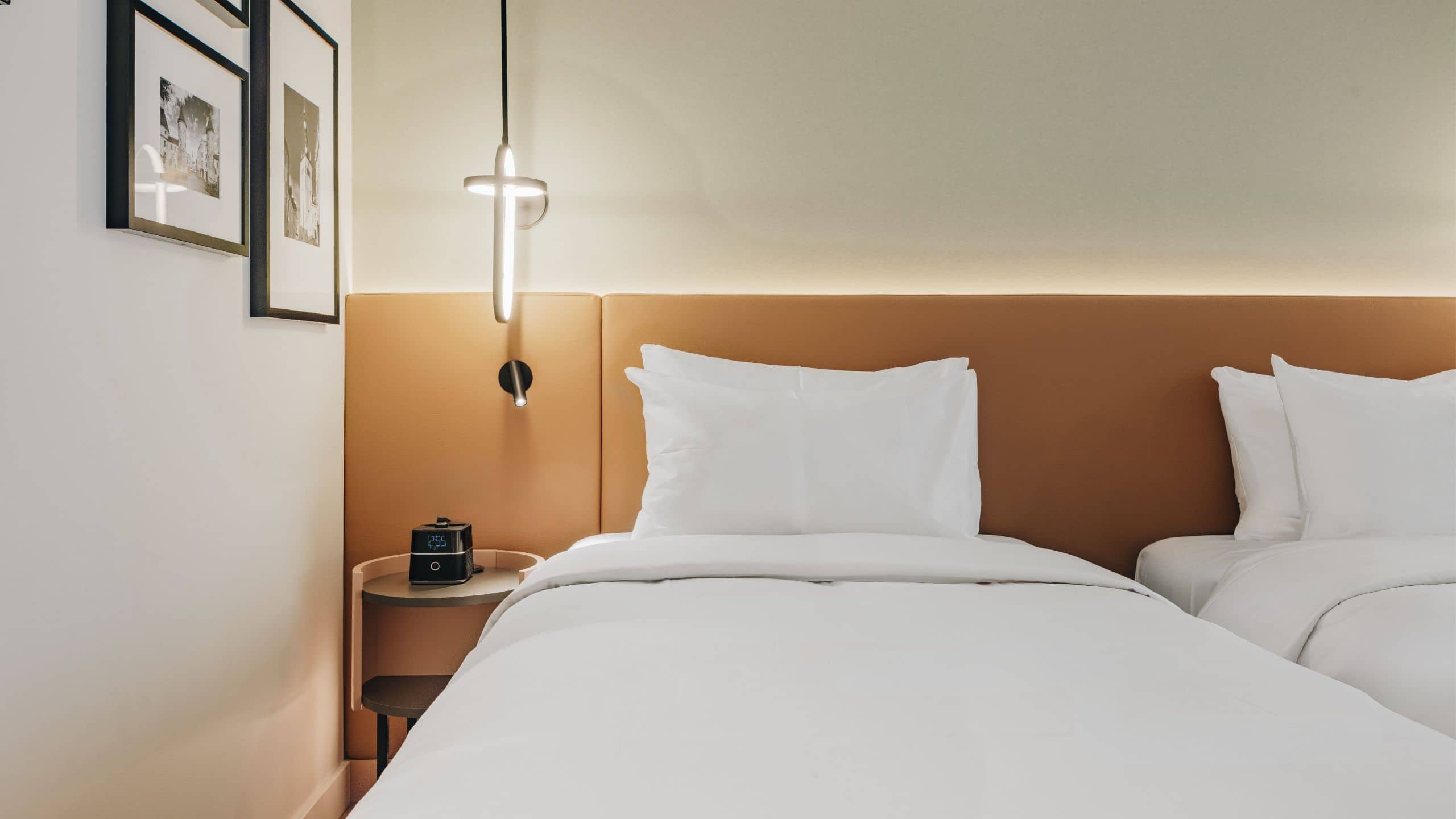 2 Twin Beds Deluxe - Image 5