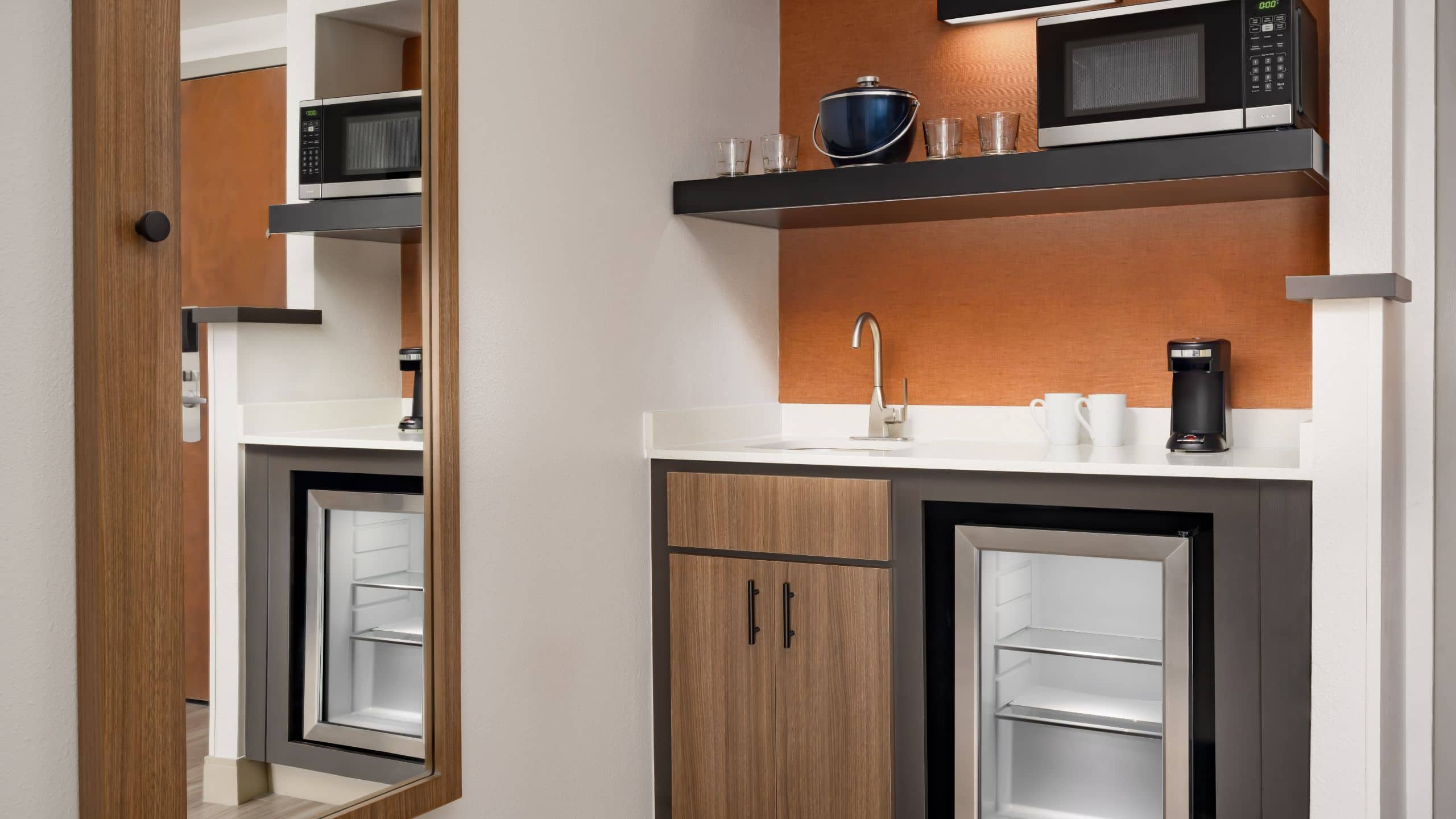 Two Double Beds - Image 7