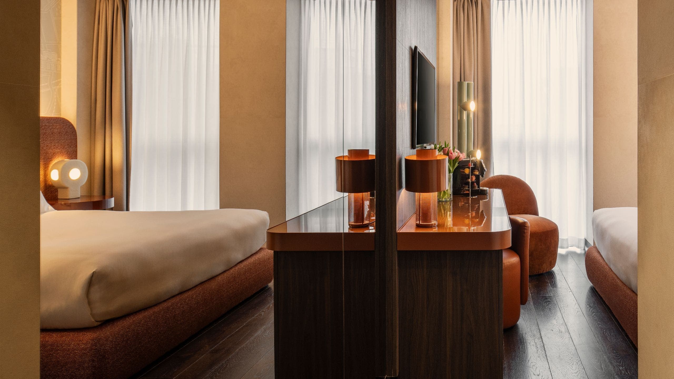 1 King Bed - Image 3